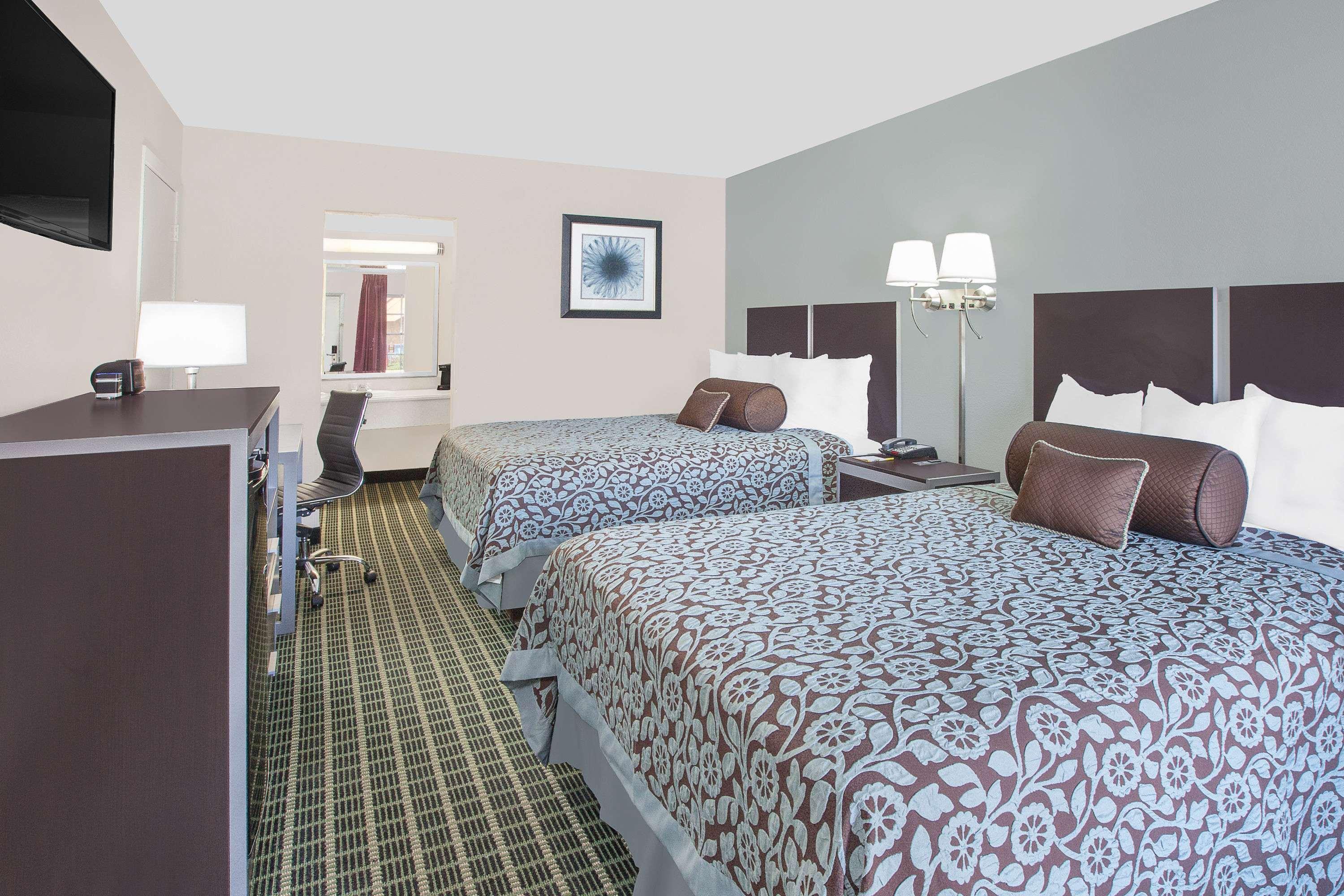 Days Inn Market Center Dallas — photo 4