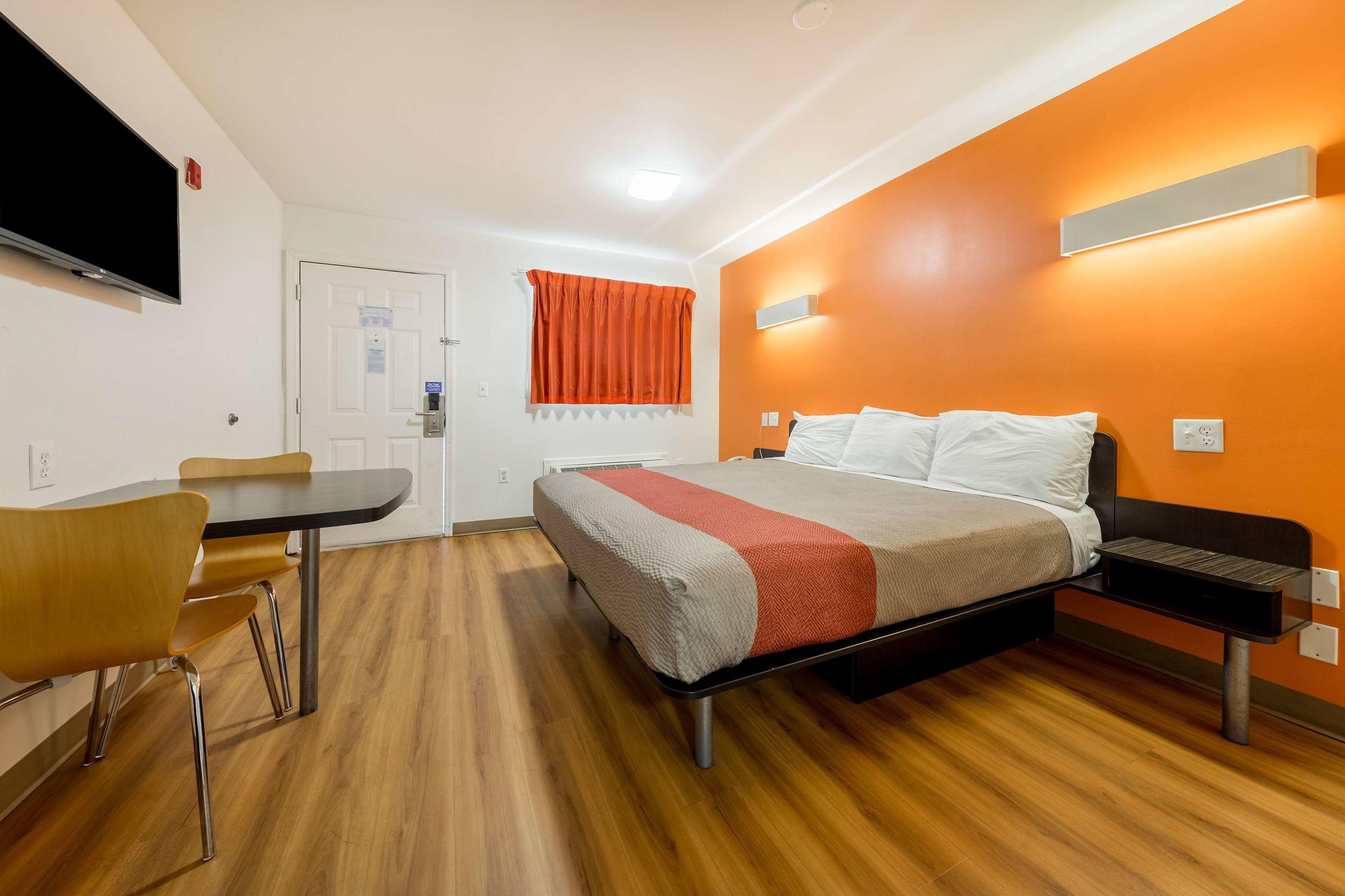 Motel 6 Greenville SC — photo 4