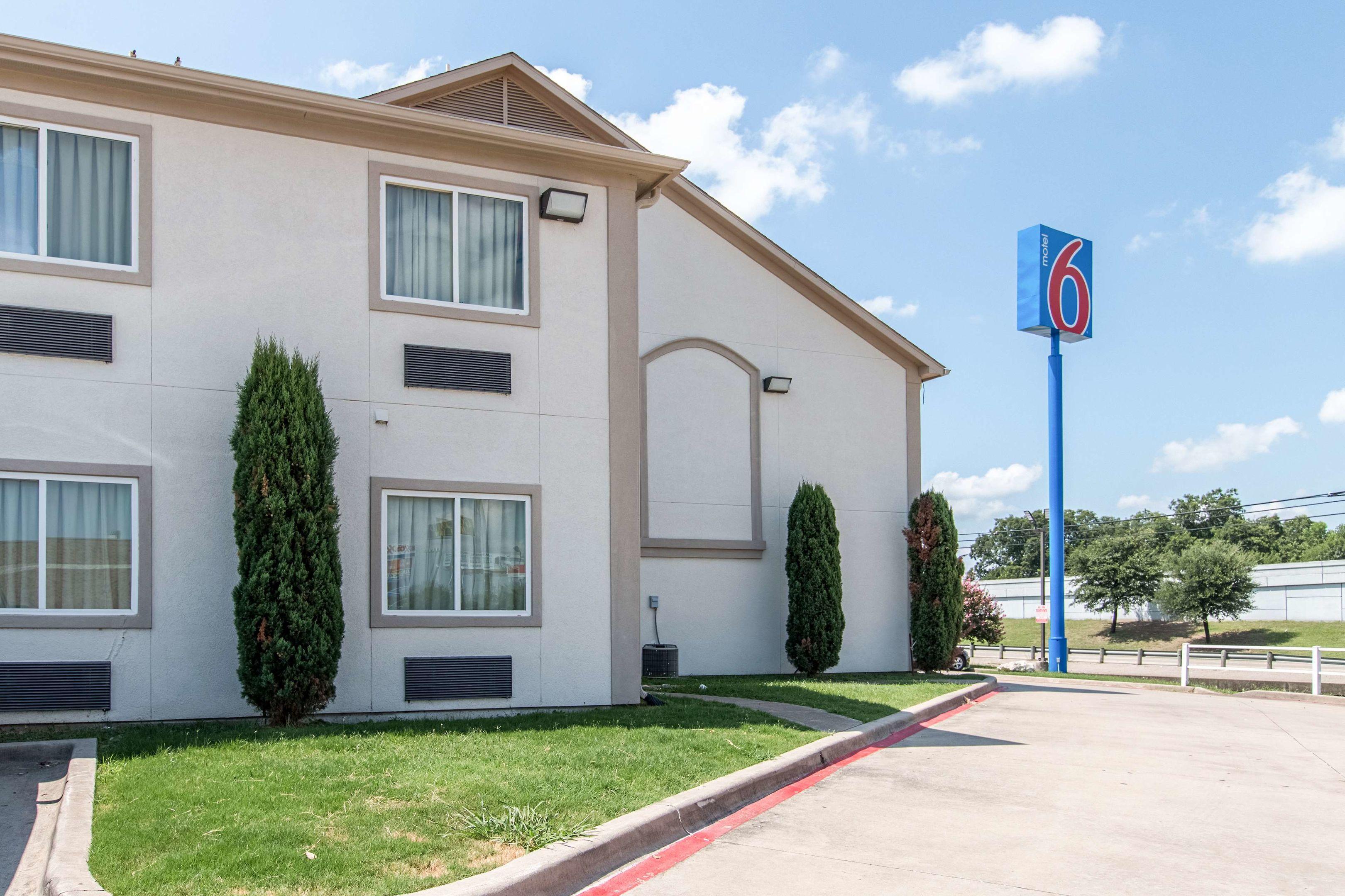 Motel 6 Hutchins TX — photo 5