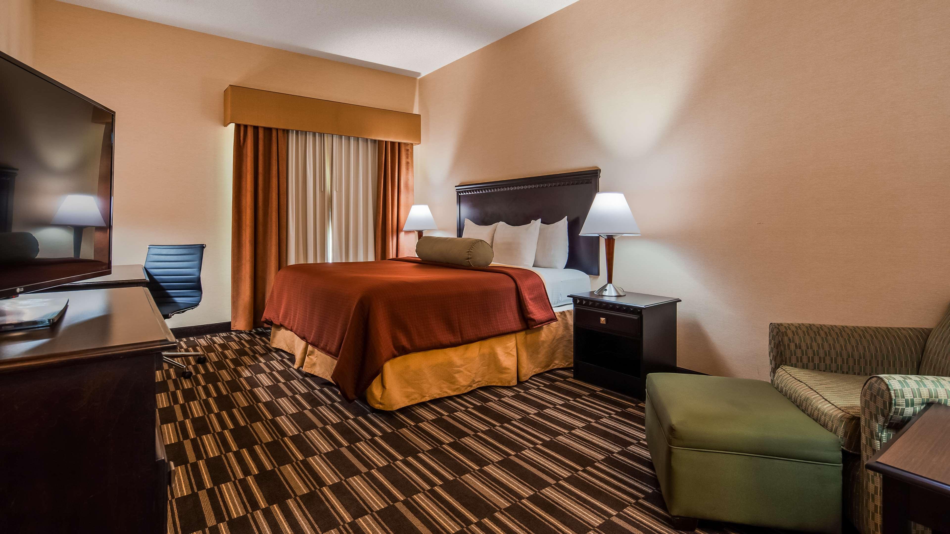 Best Western Plus Victor Inn & Suites — photo 4