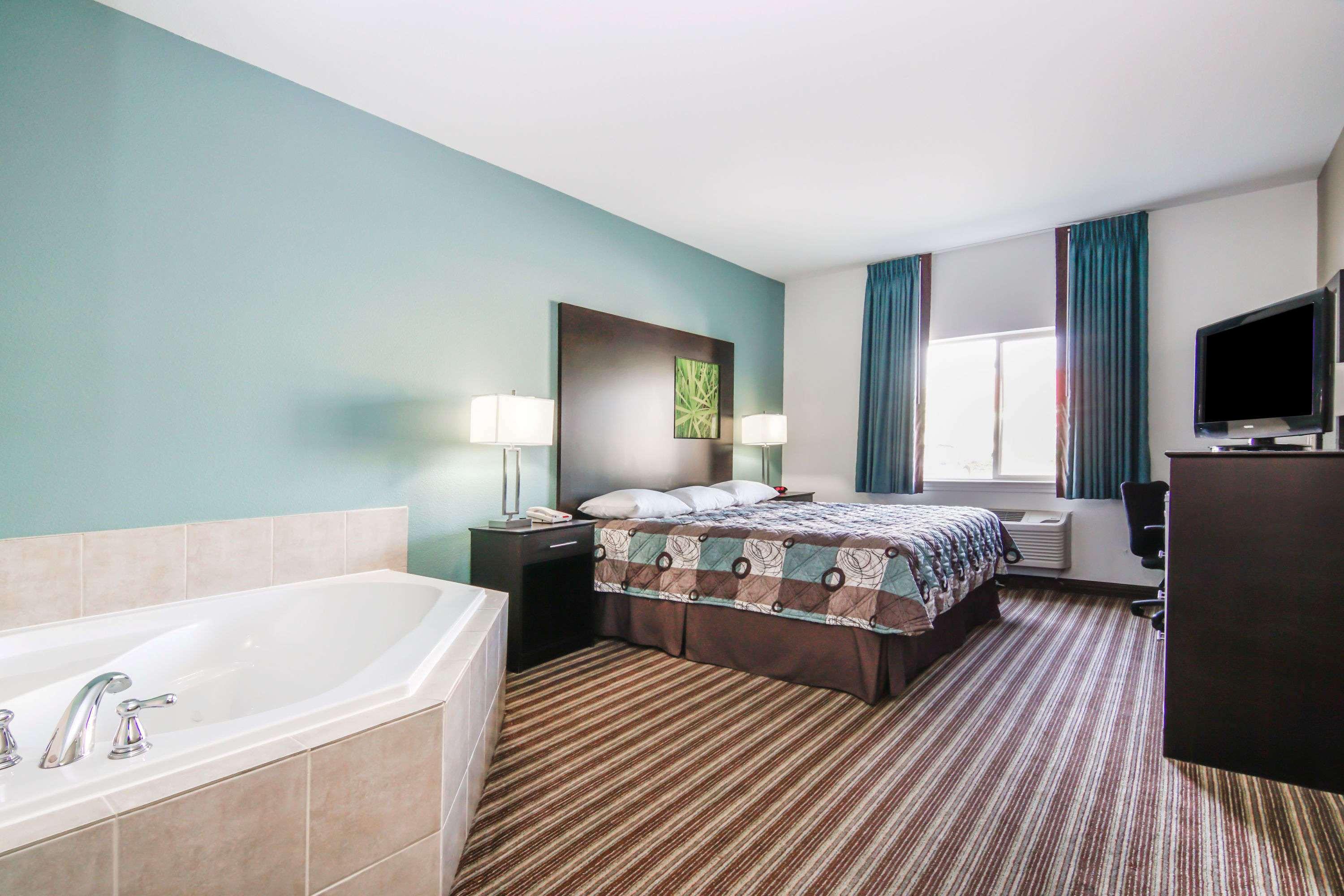 Super 8 by Wyndham Brenham TX — photo 4
