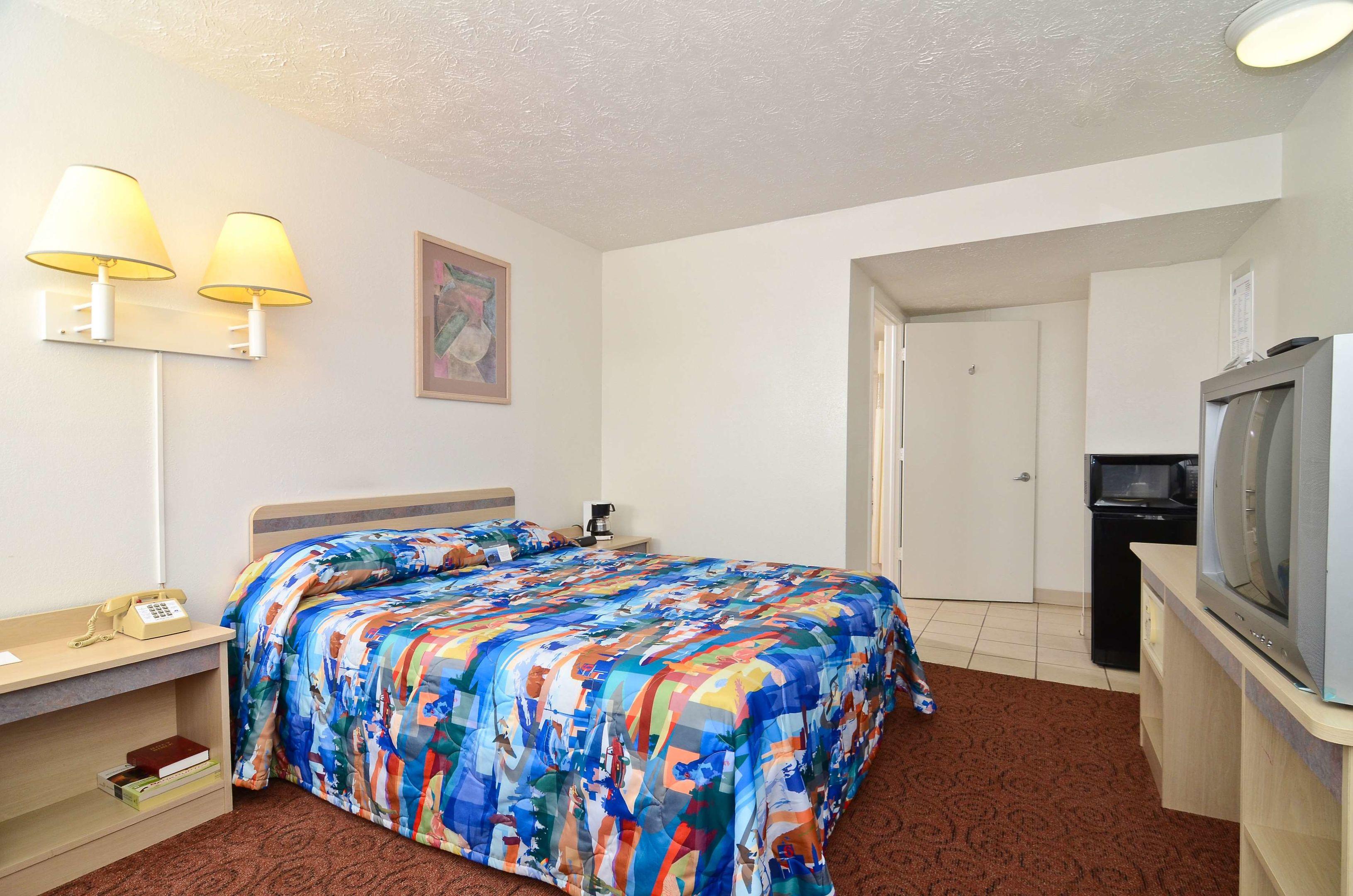 Americas Best Value Inn Lincoln — photo 4