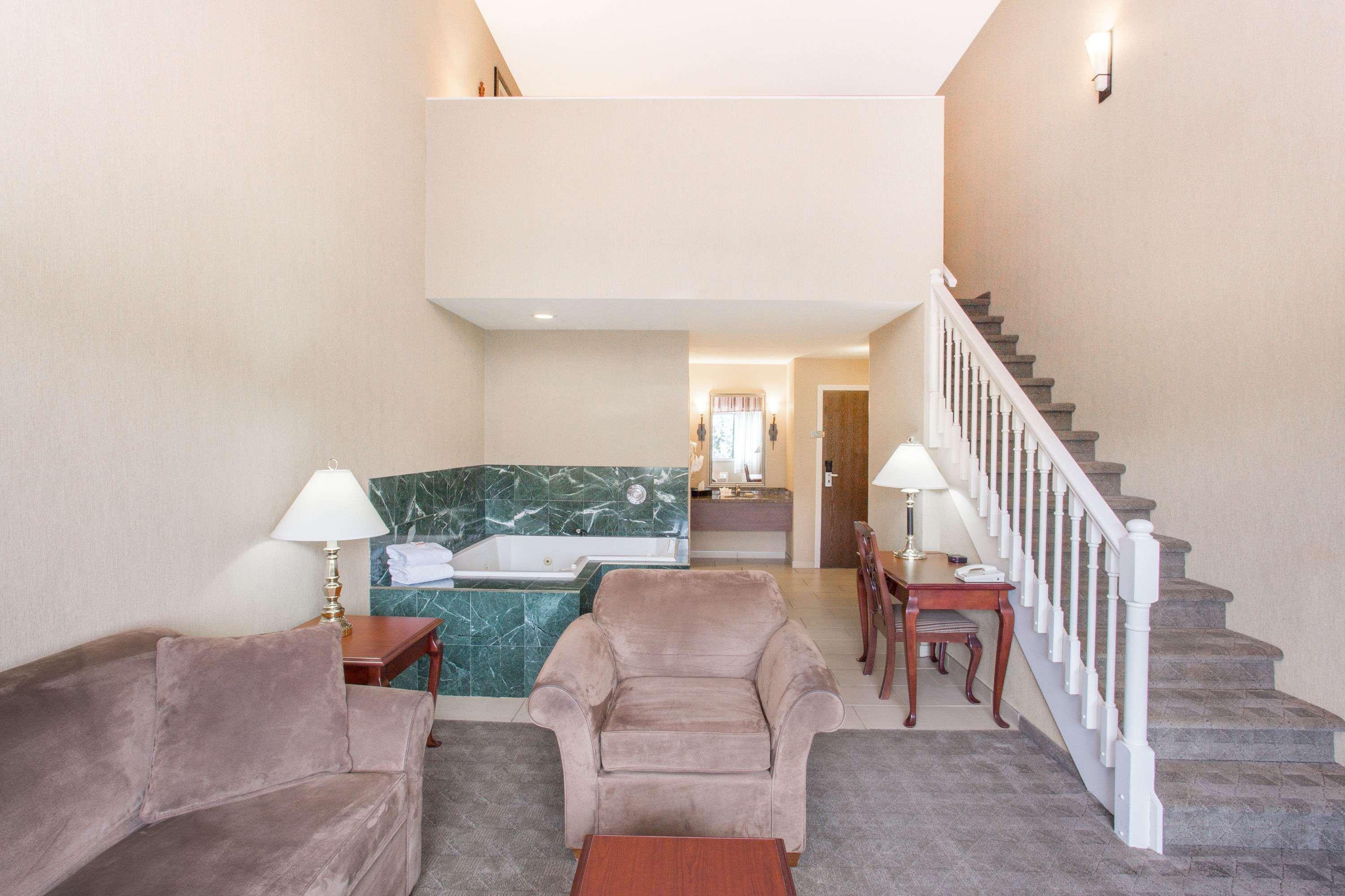 Ramada Hotel & Conference Centre Kelowna — photo 5