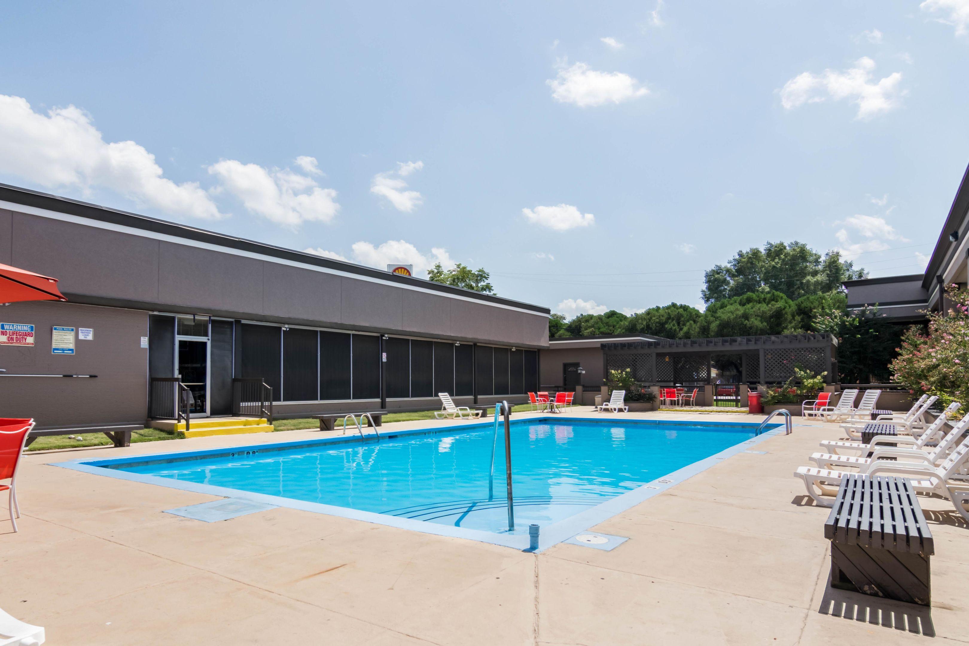 Clarion Inn & Suites Russellville — photo 5