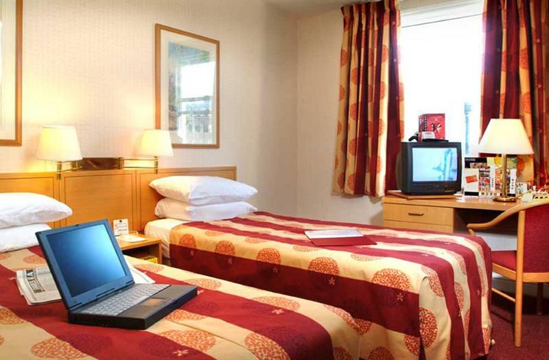 Premier Inn Kensington Olympia — photo 4