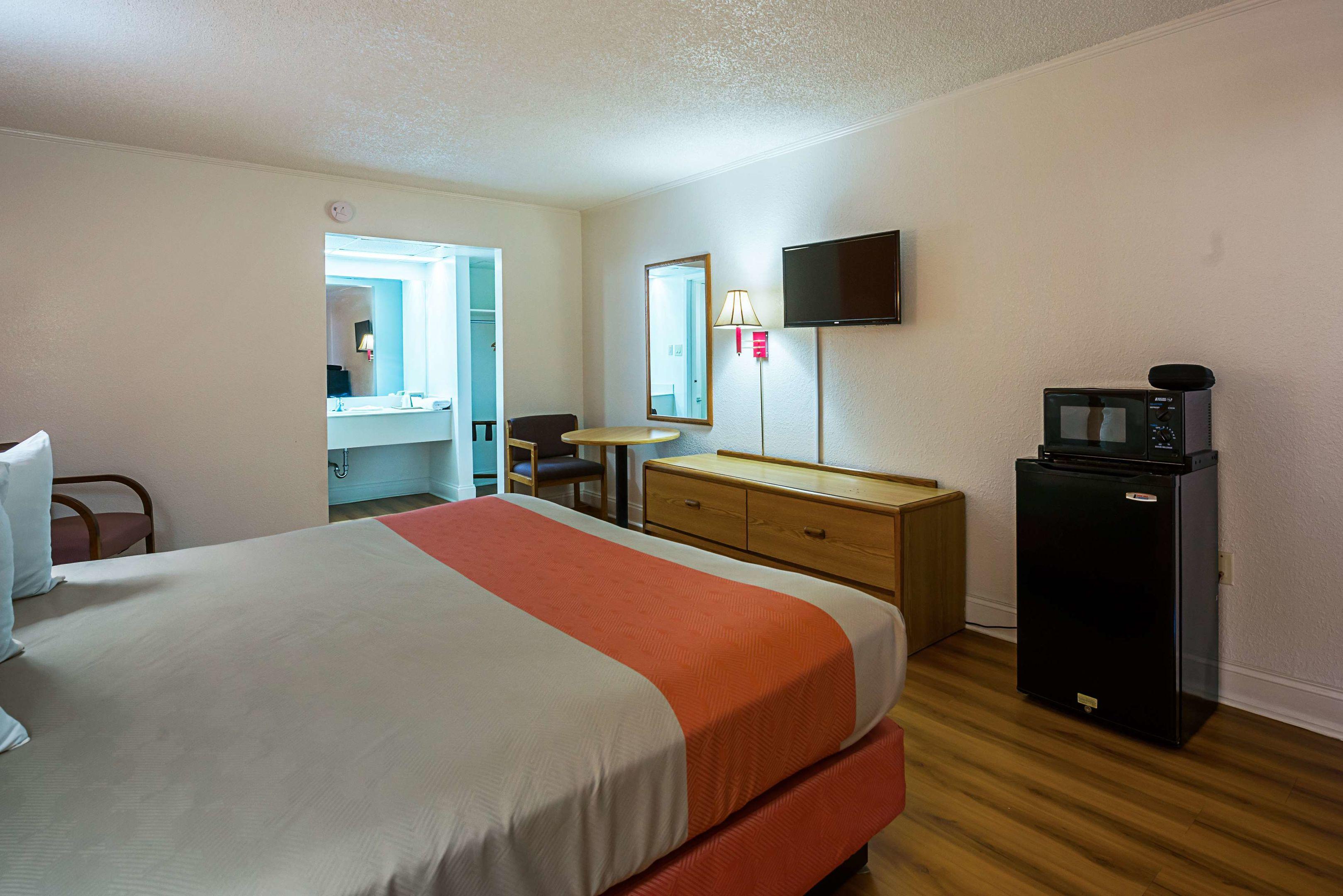 Motel 6 Perry 4860 — photo 4