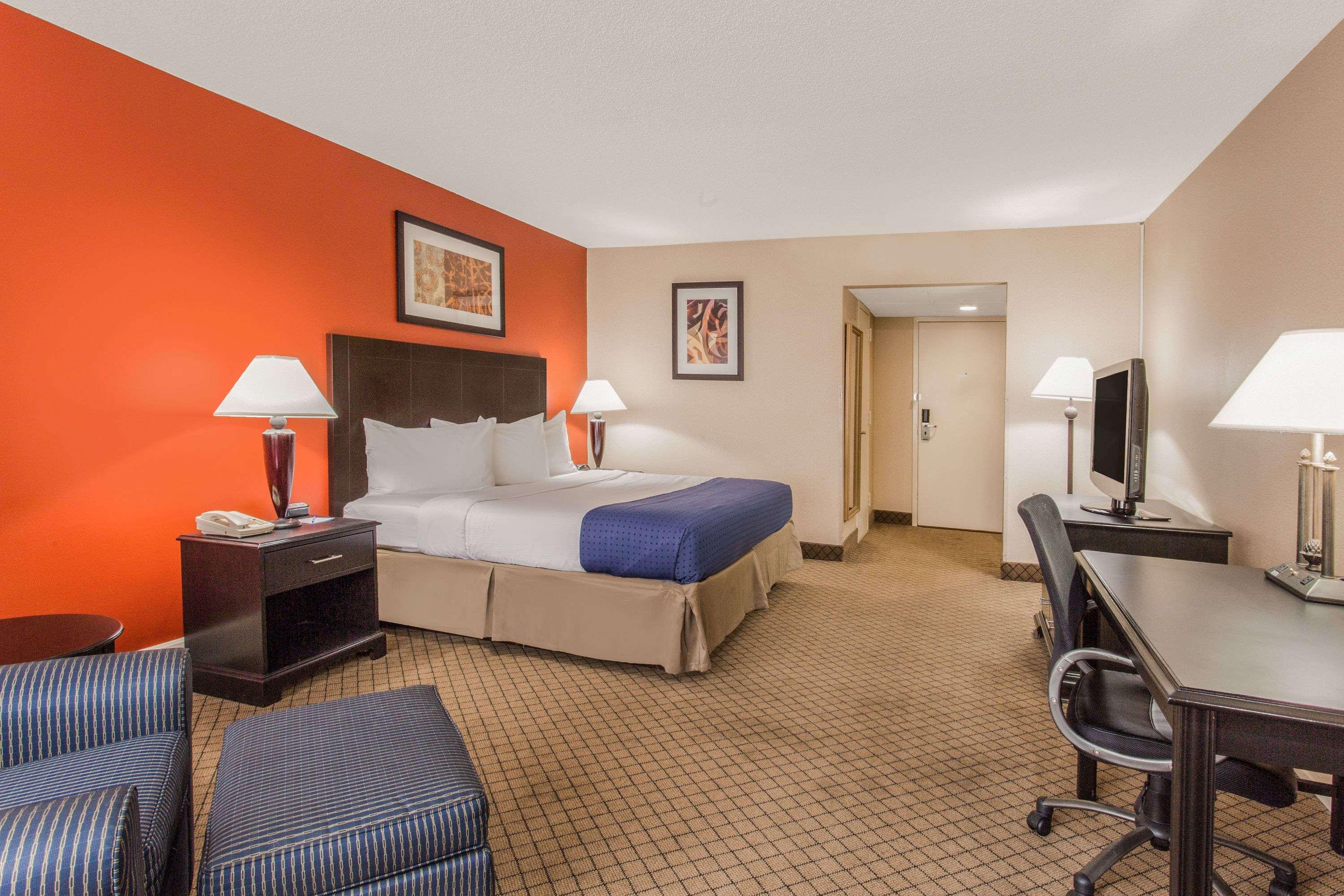 Baymont Inn & Suites Fayetteville Fort Bragg Area — photo 4