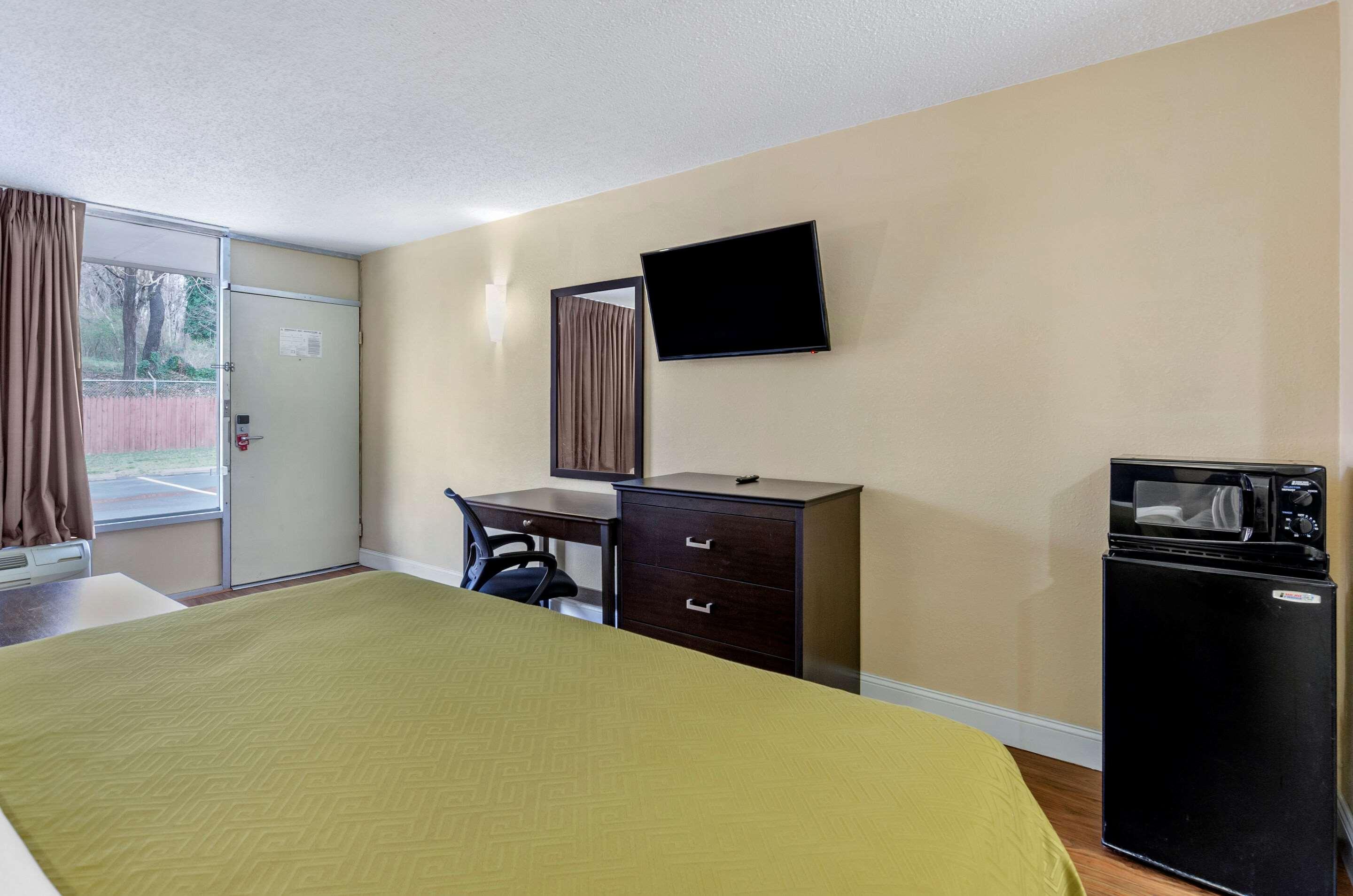 Econo Lodge Civic Center — photo 5