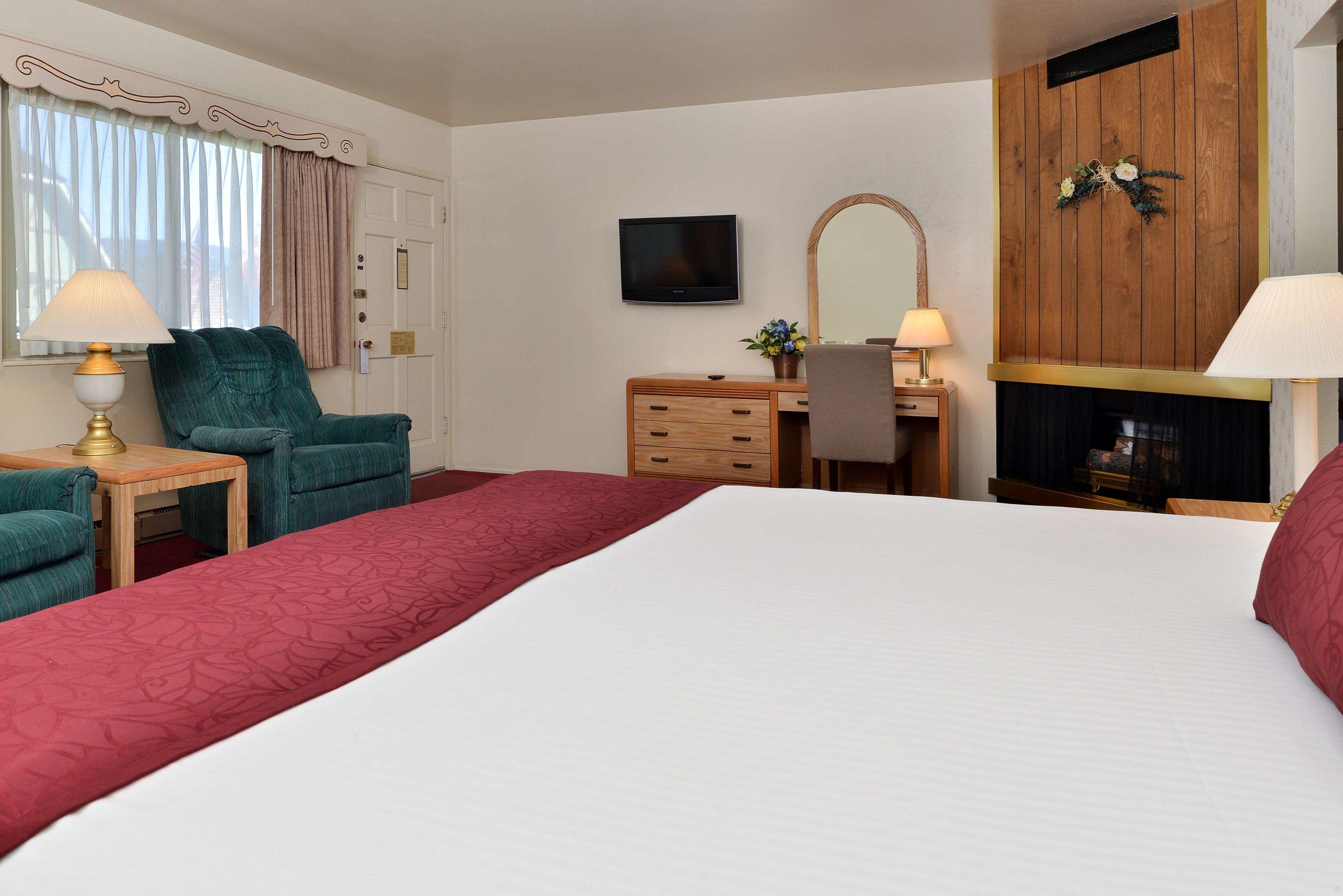 Svendsgaard's Danish Lodge - Americas Best Value Inn — photo 5