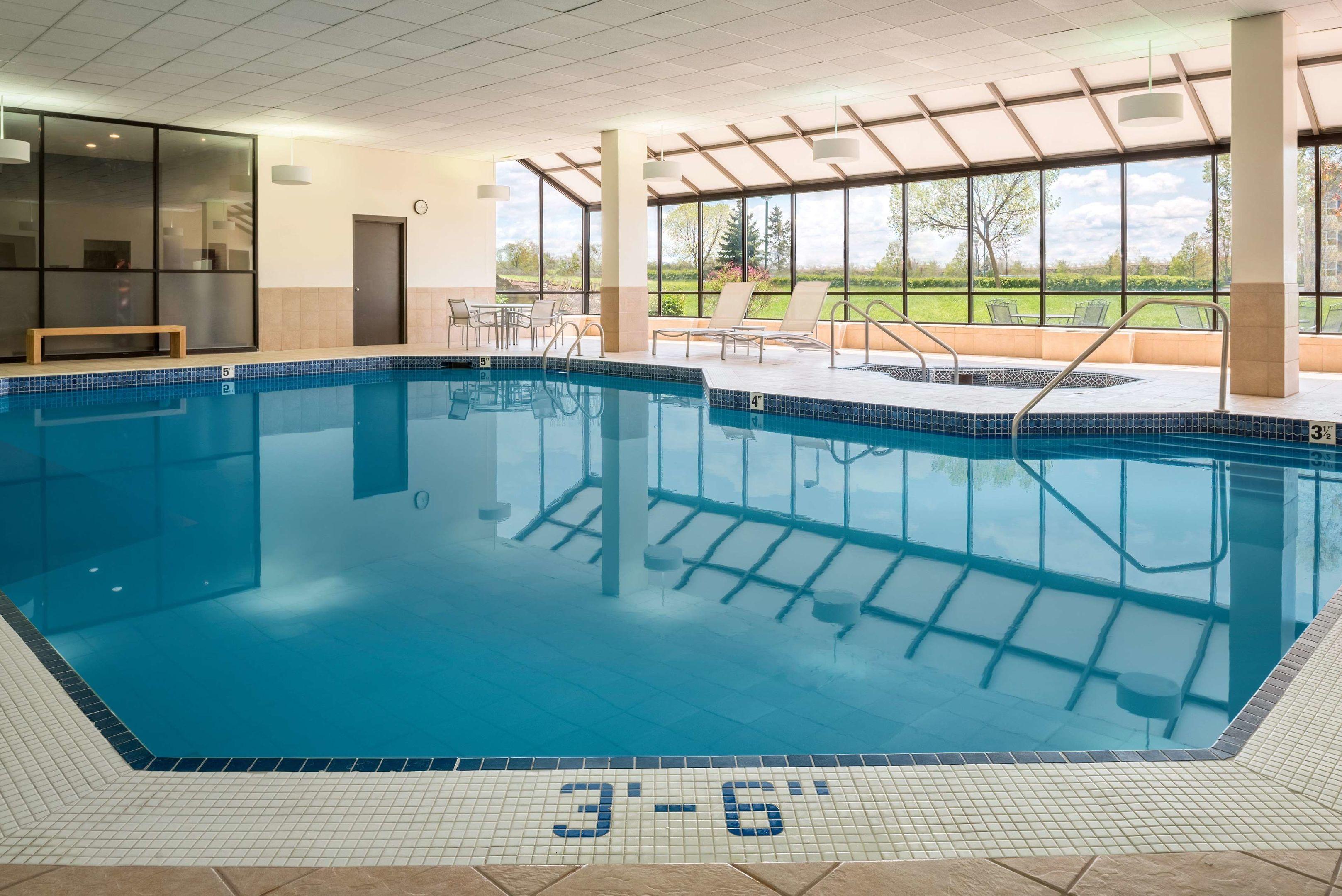 Embassy Suites by Hilton Milwaukee Brookfield — photo 5