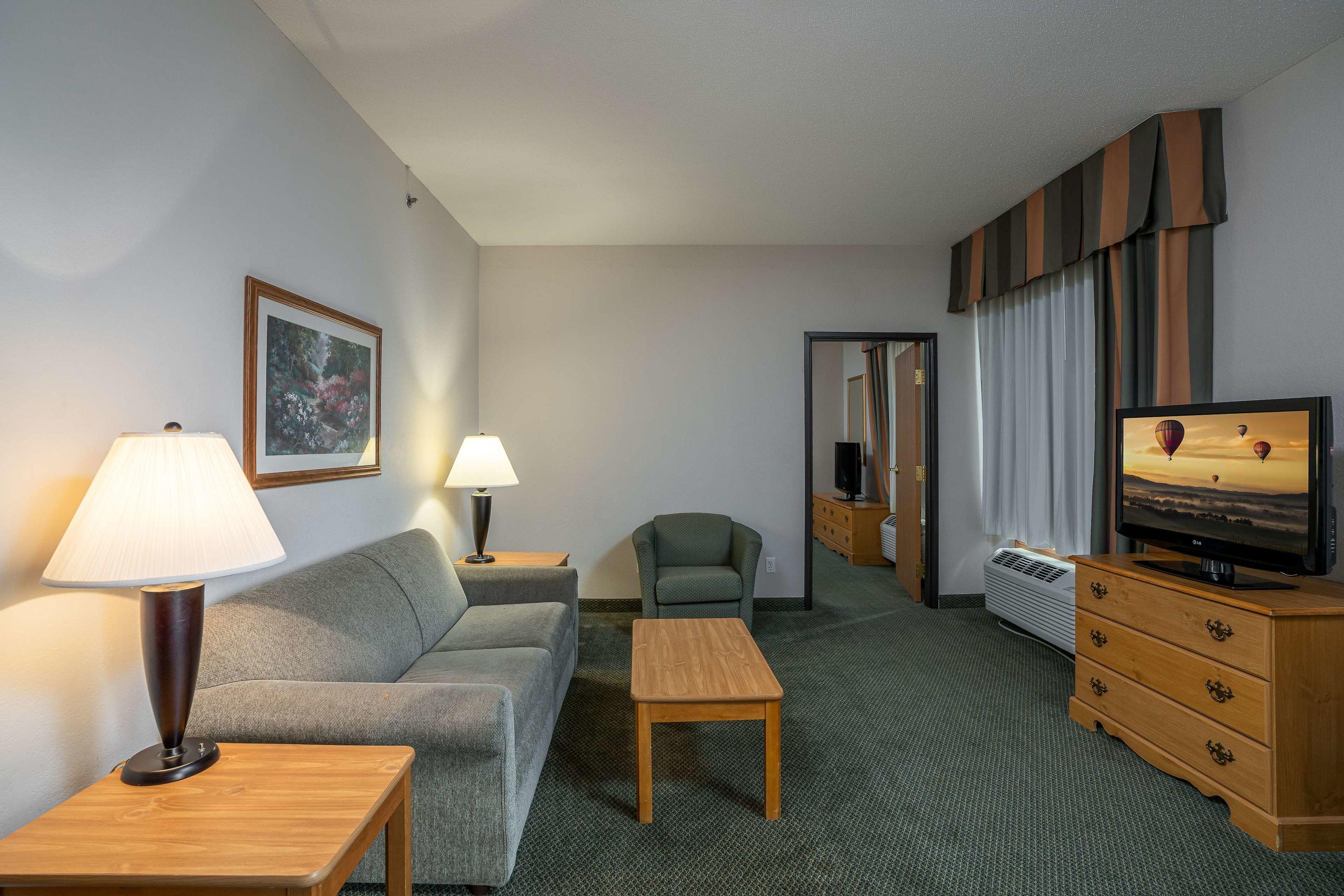 GrandStay Hotel & Suites Pella — photo 4