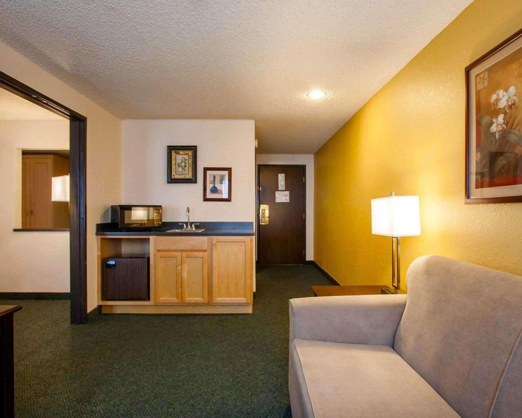 Quality Inn & Suites — photo 4