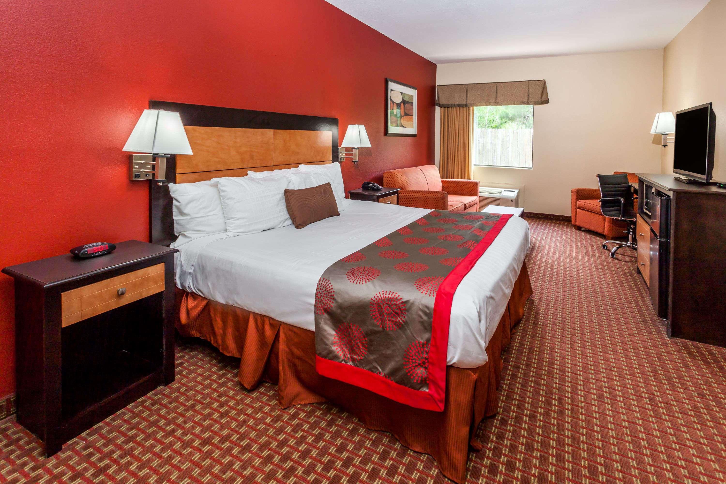 Ramada by Wyndham Locust Grove — photo 4