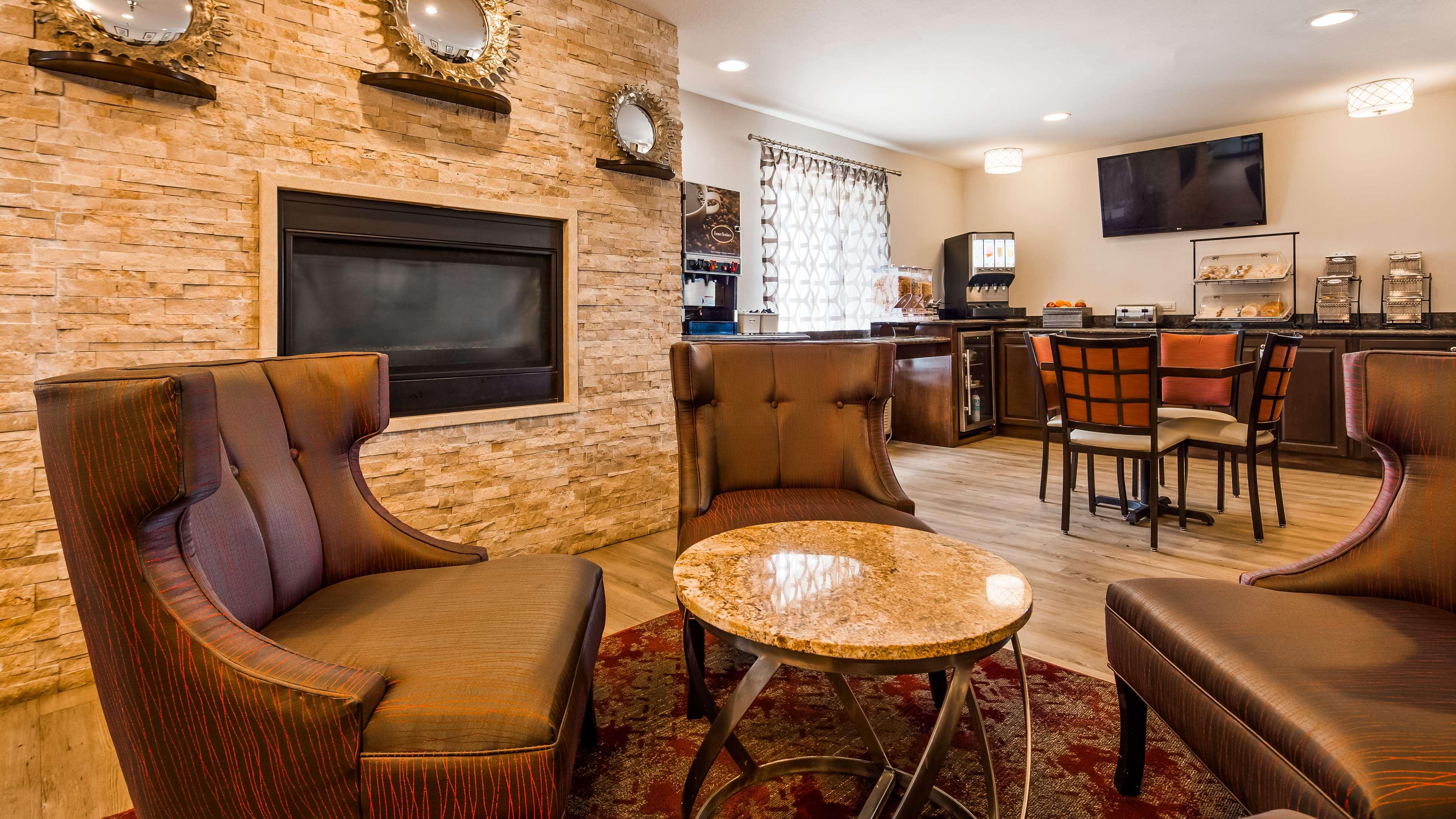 Best Western Designer Inn & Suites — photo 3