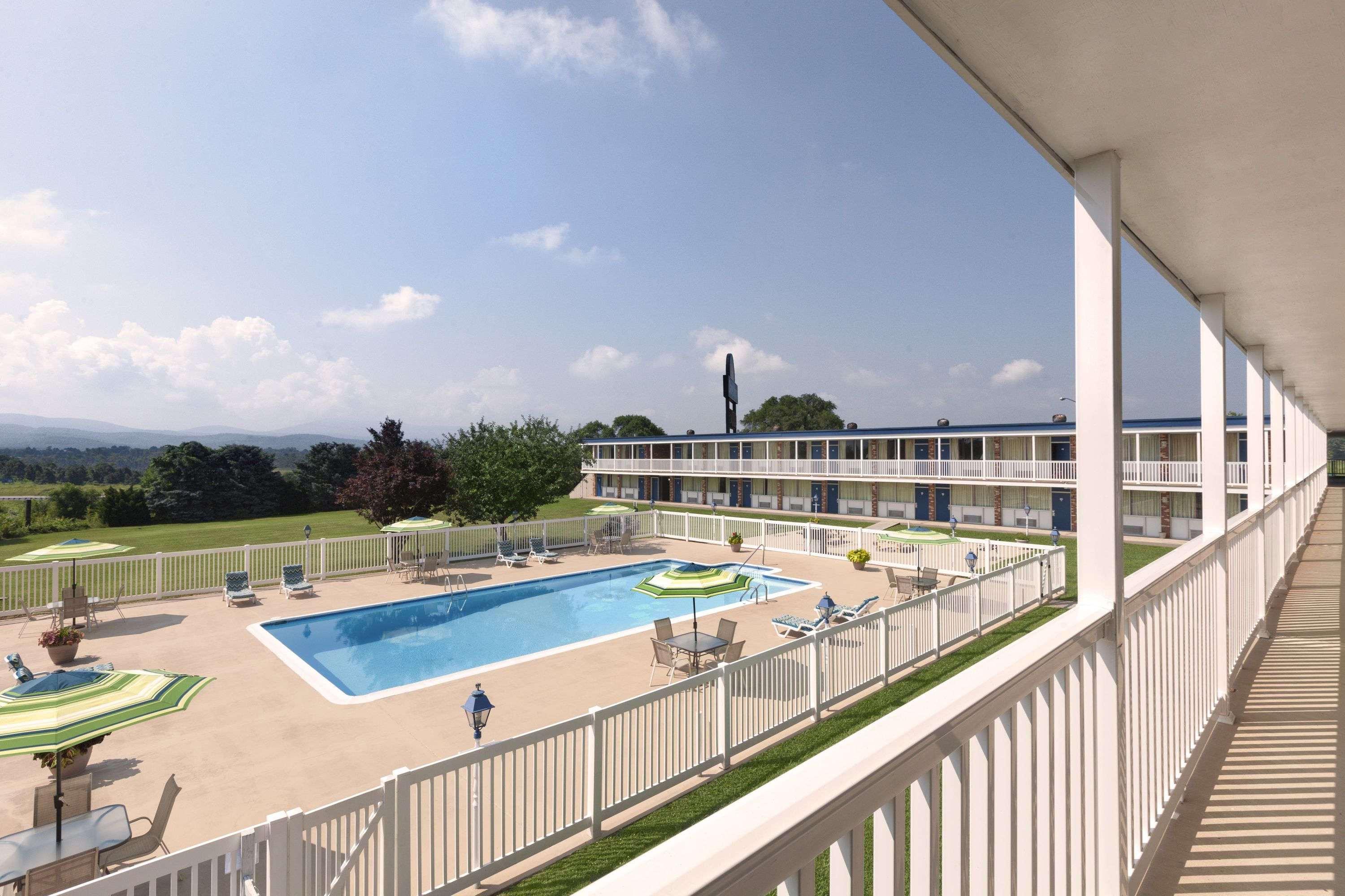 Days Inn by Wyndham Waynesboro — photo 3
