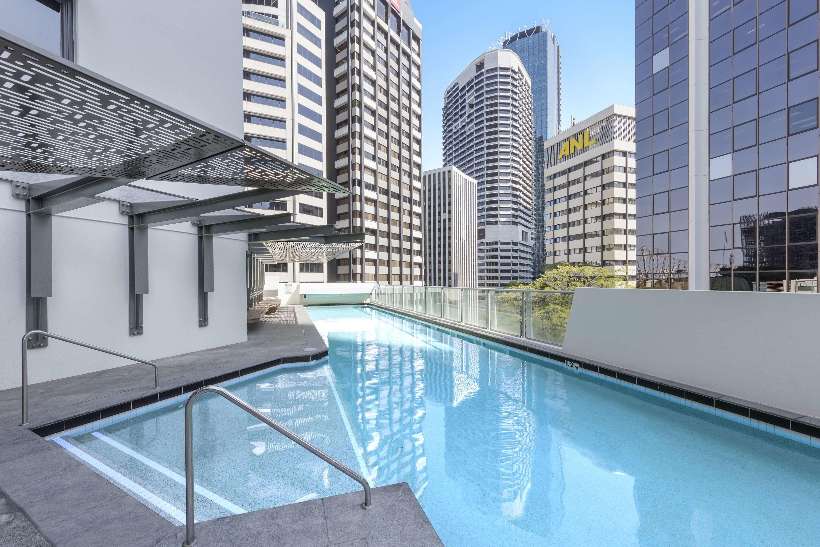 Oaks Aurora Tower — photo 4