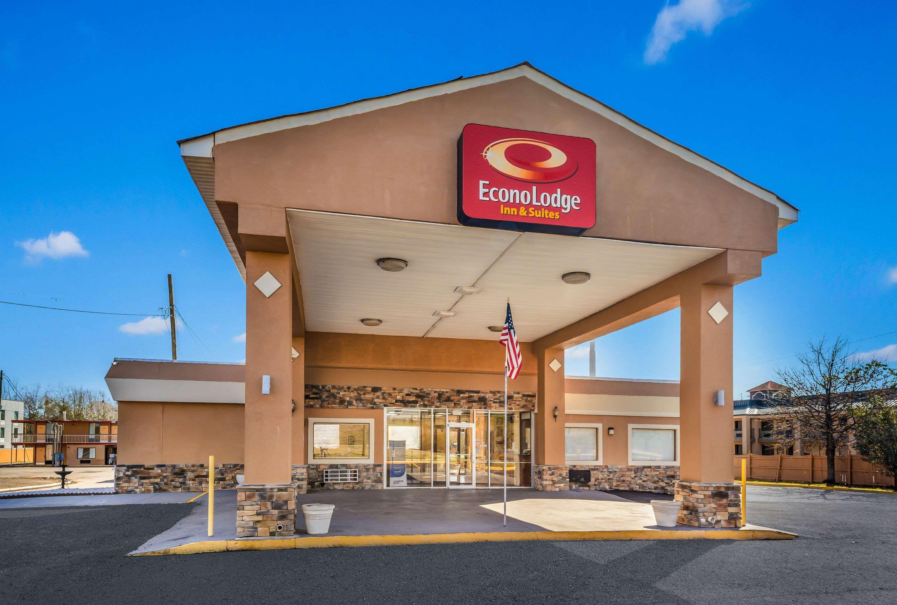 Econo Lodge Inn & Suites — photo 5