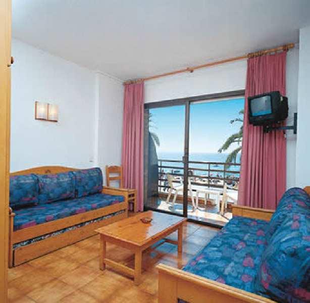 Almirall Apartaments — photo 4