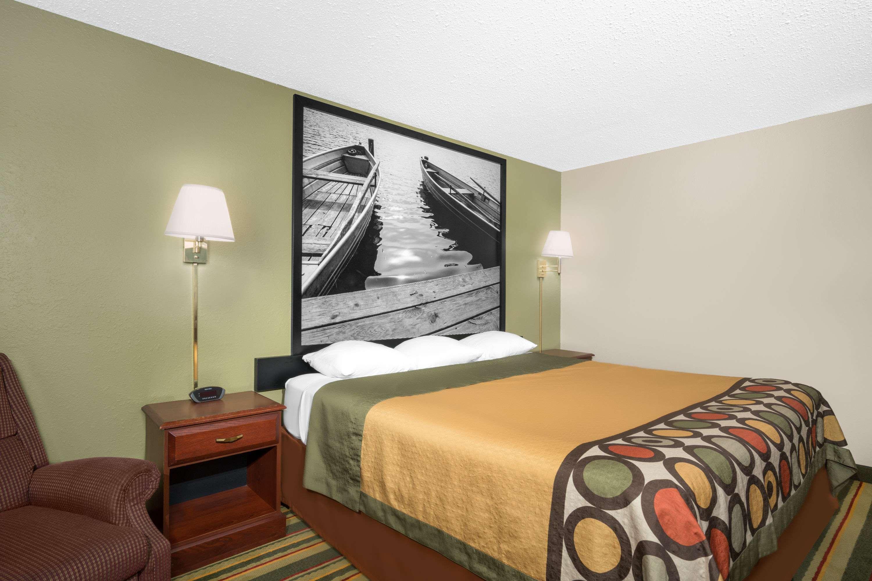 Super 8 by Wyndham Winona MN — photo 3