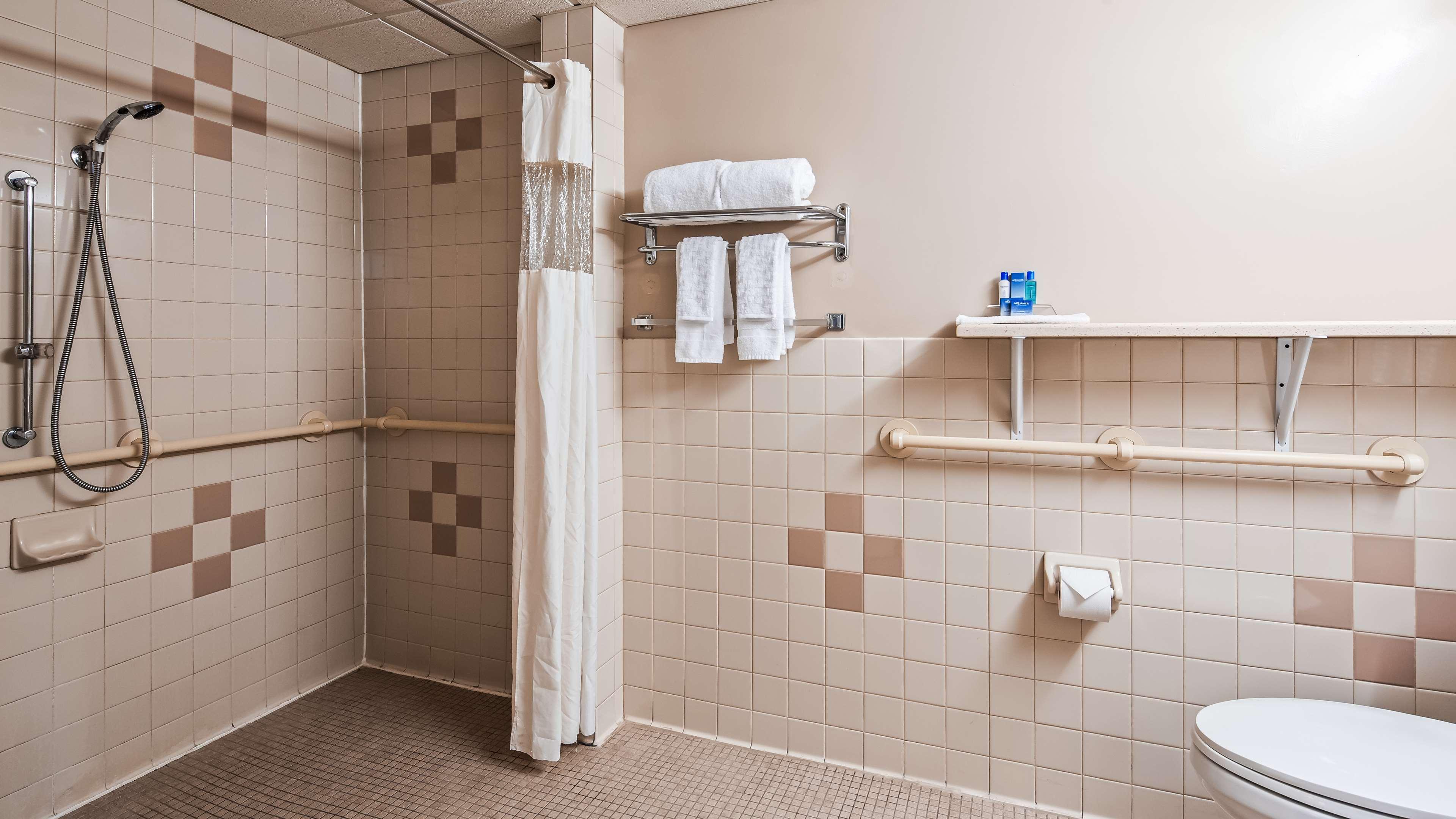 SureStay Hotel by Best Western East Brunswick — photo 4