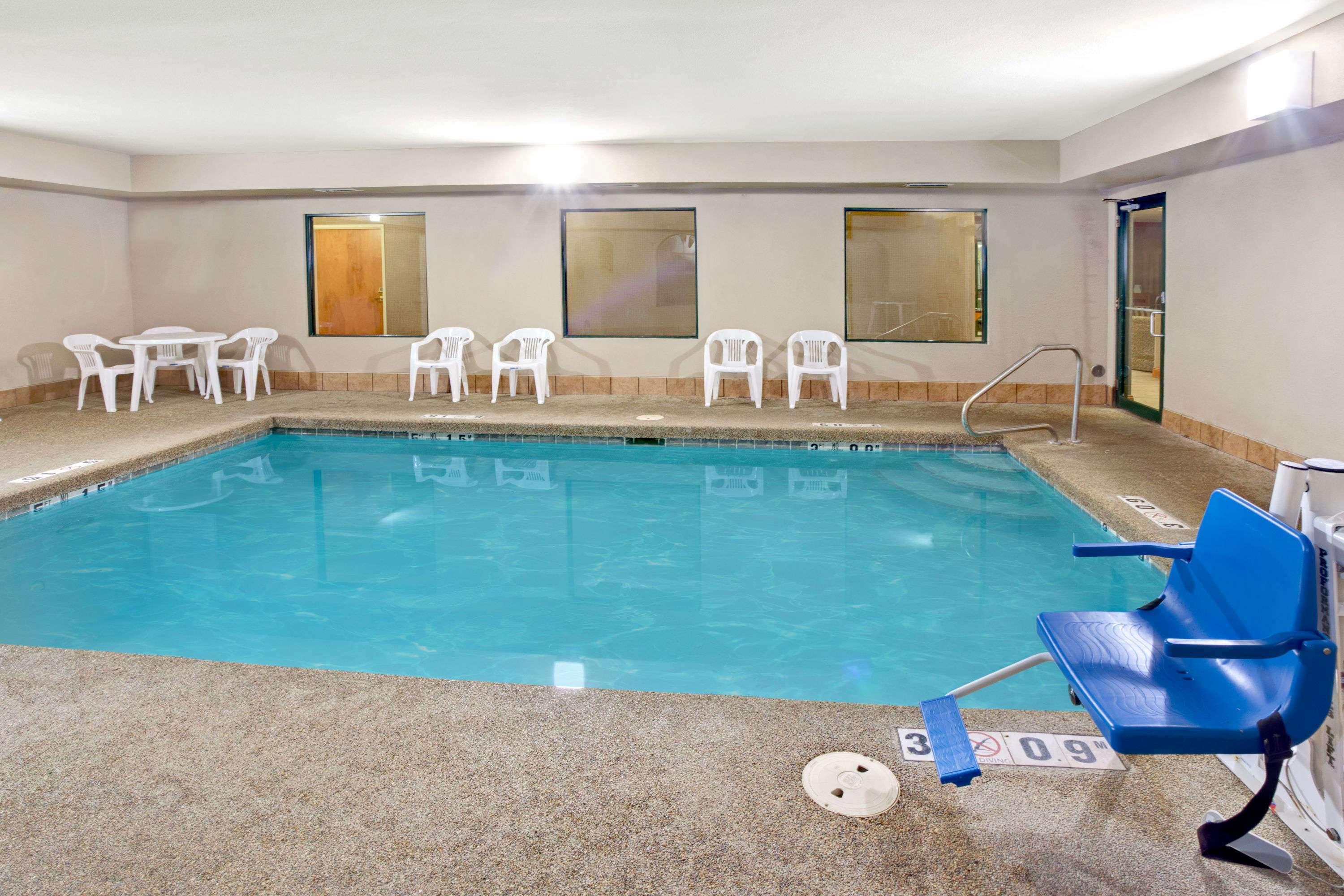 Super 8 by Wyndham South Bend — photo 3