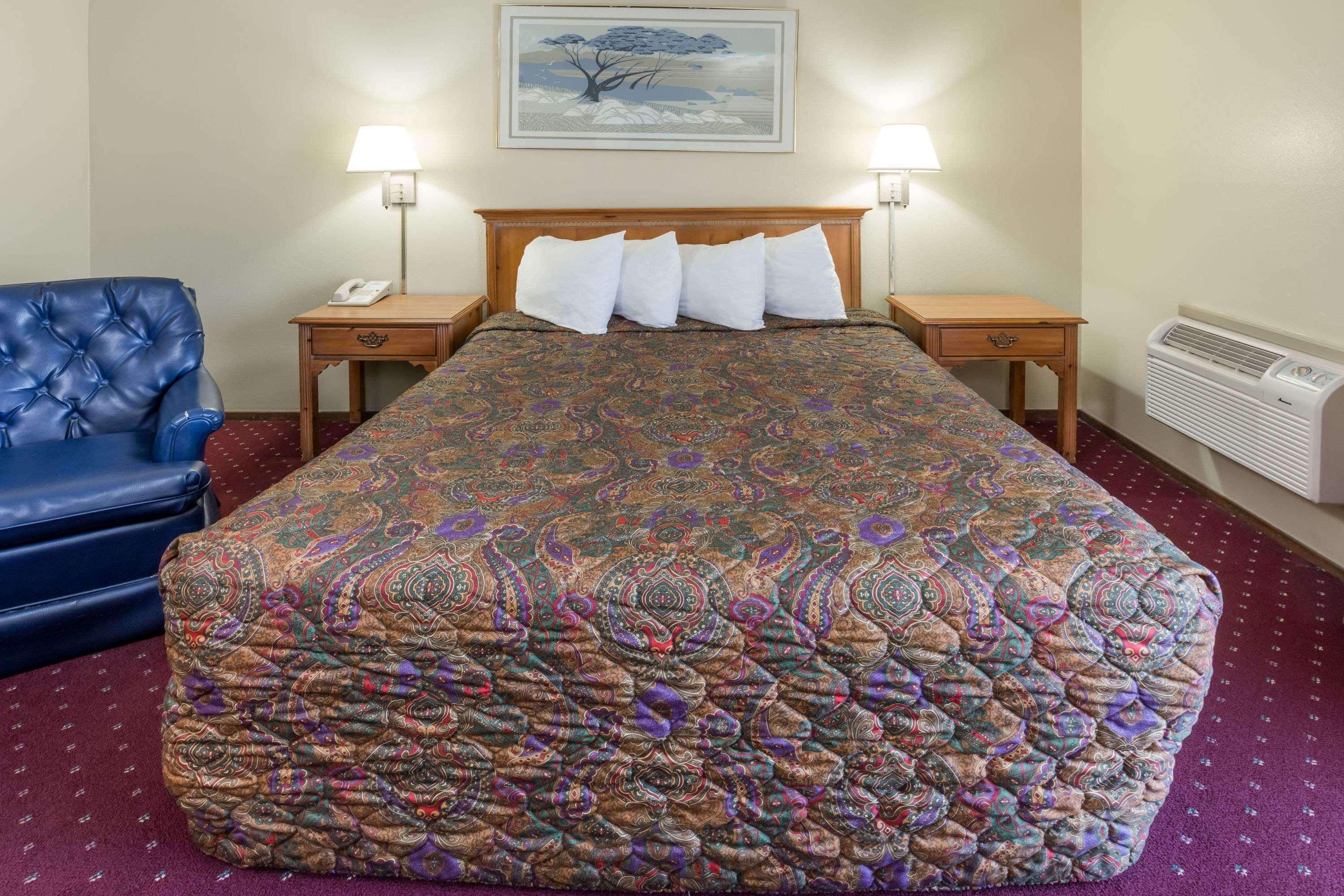 Days Inn By Wyndham Medford — photo 4