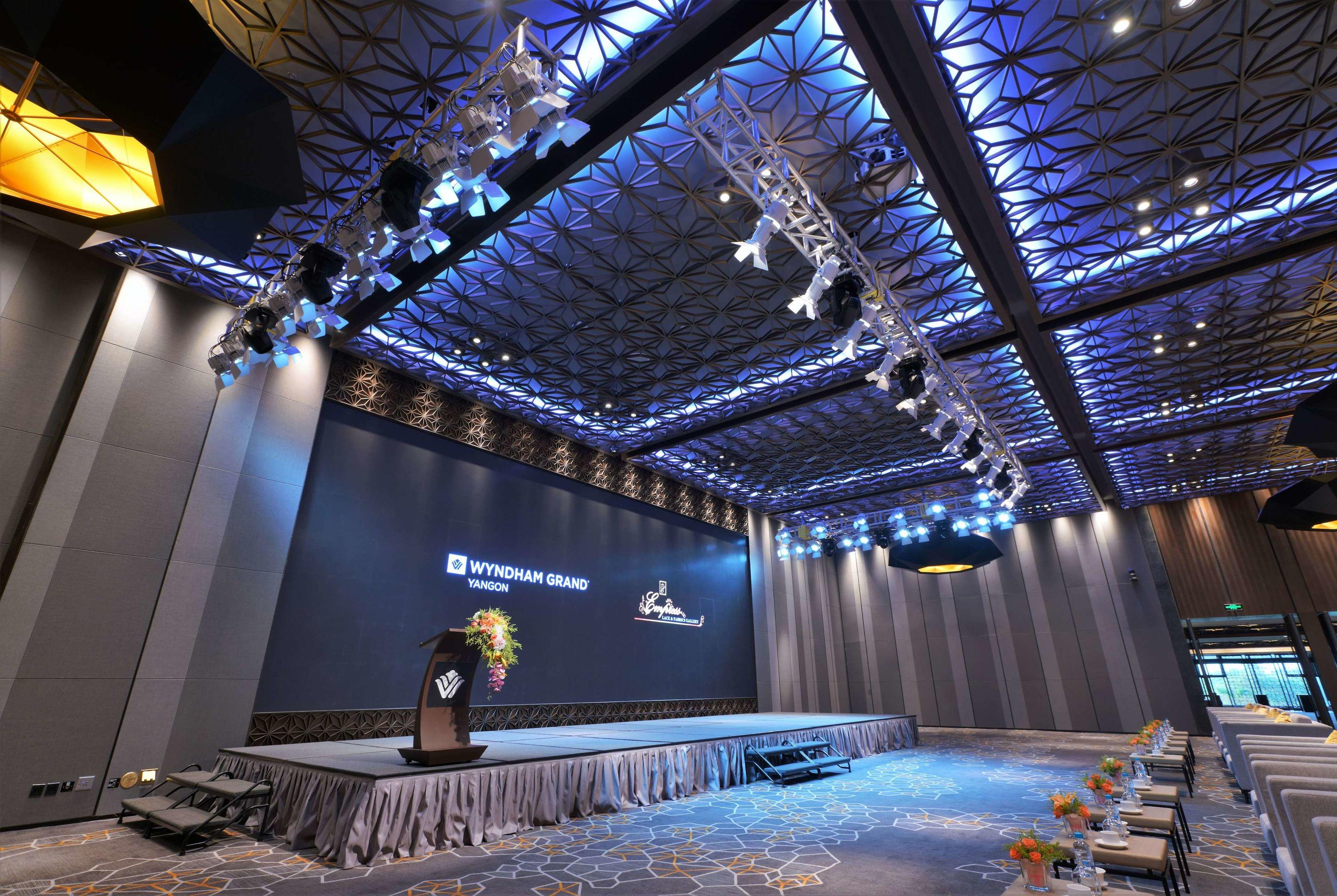 Wyndham Grand Yangon Hotel — photo 2