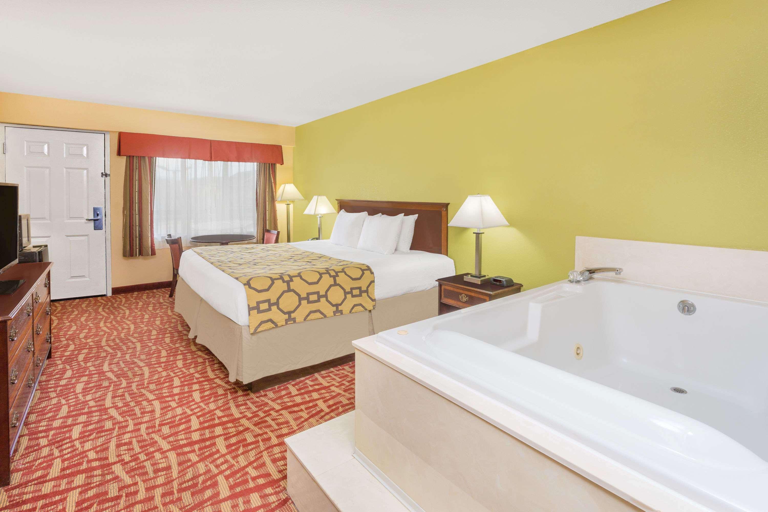 Baymont Inn & Suites Sevierville / Pigeon Forge — photo 5
