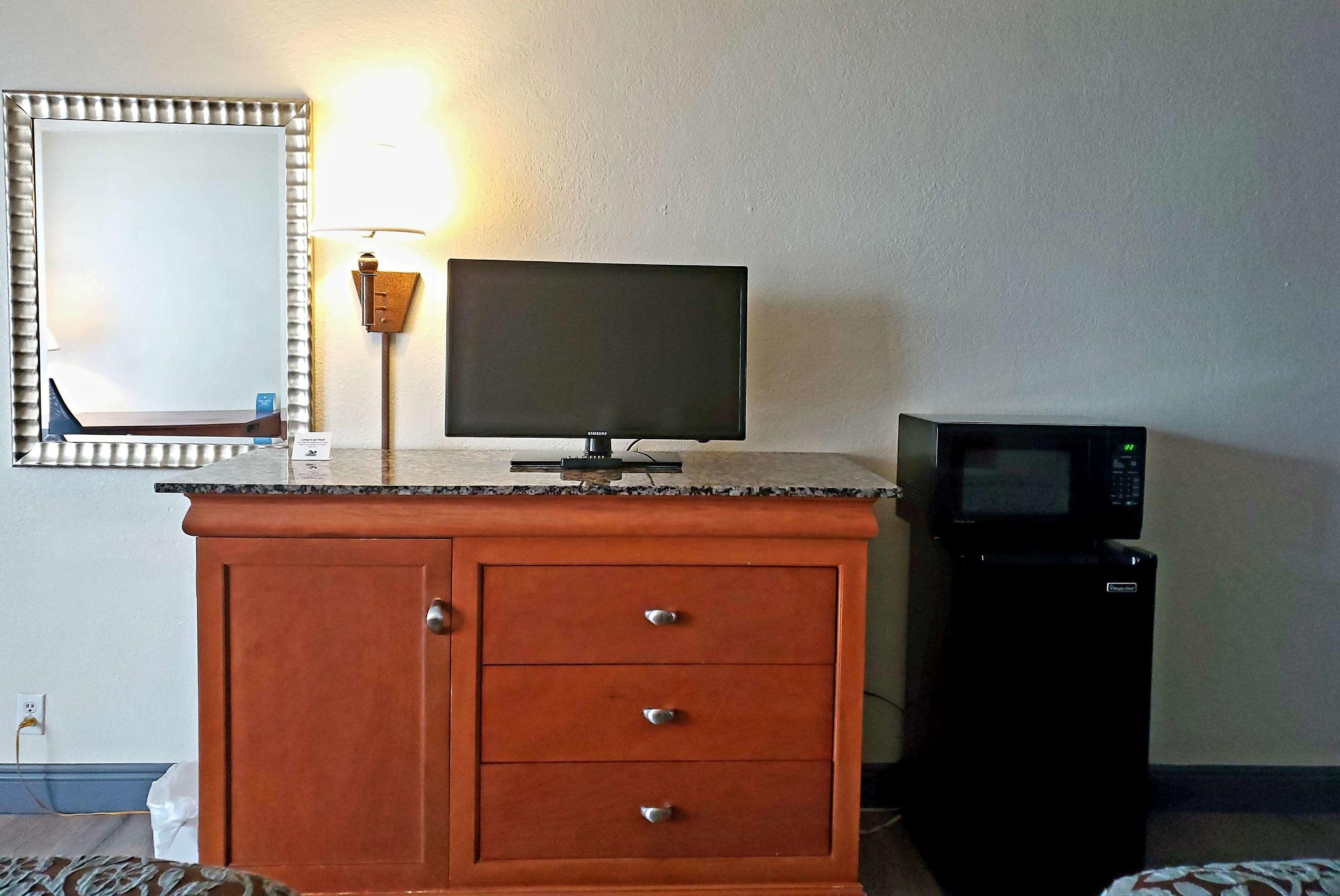 Days Inn by Wyndham Titusville Kennedy Space Center — photo 5