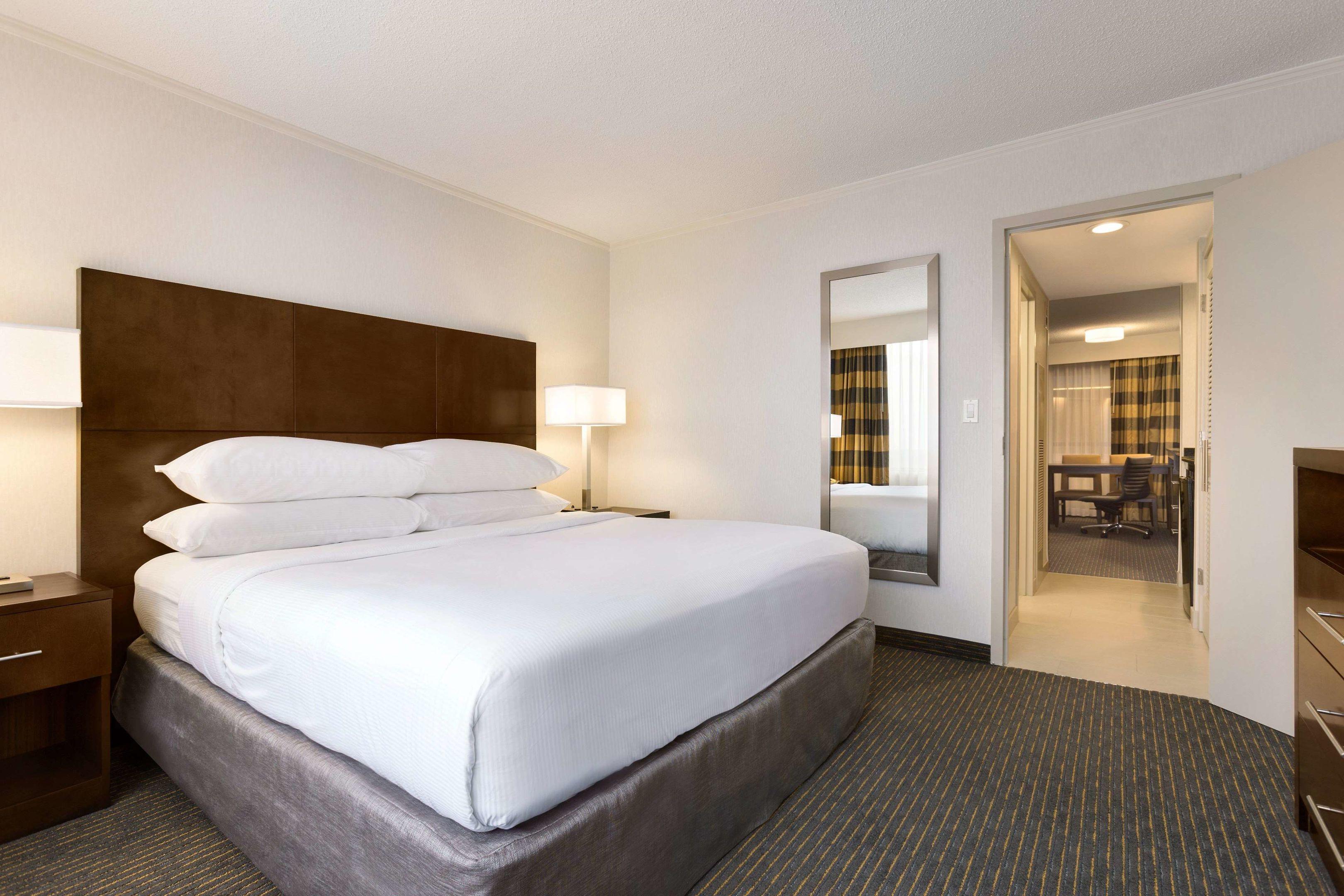 Embassy Suites by Hilton Baltimore at BWI Airport — photo 4