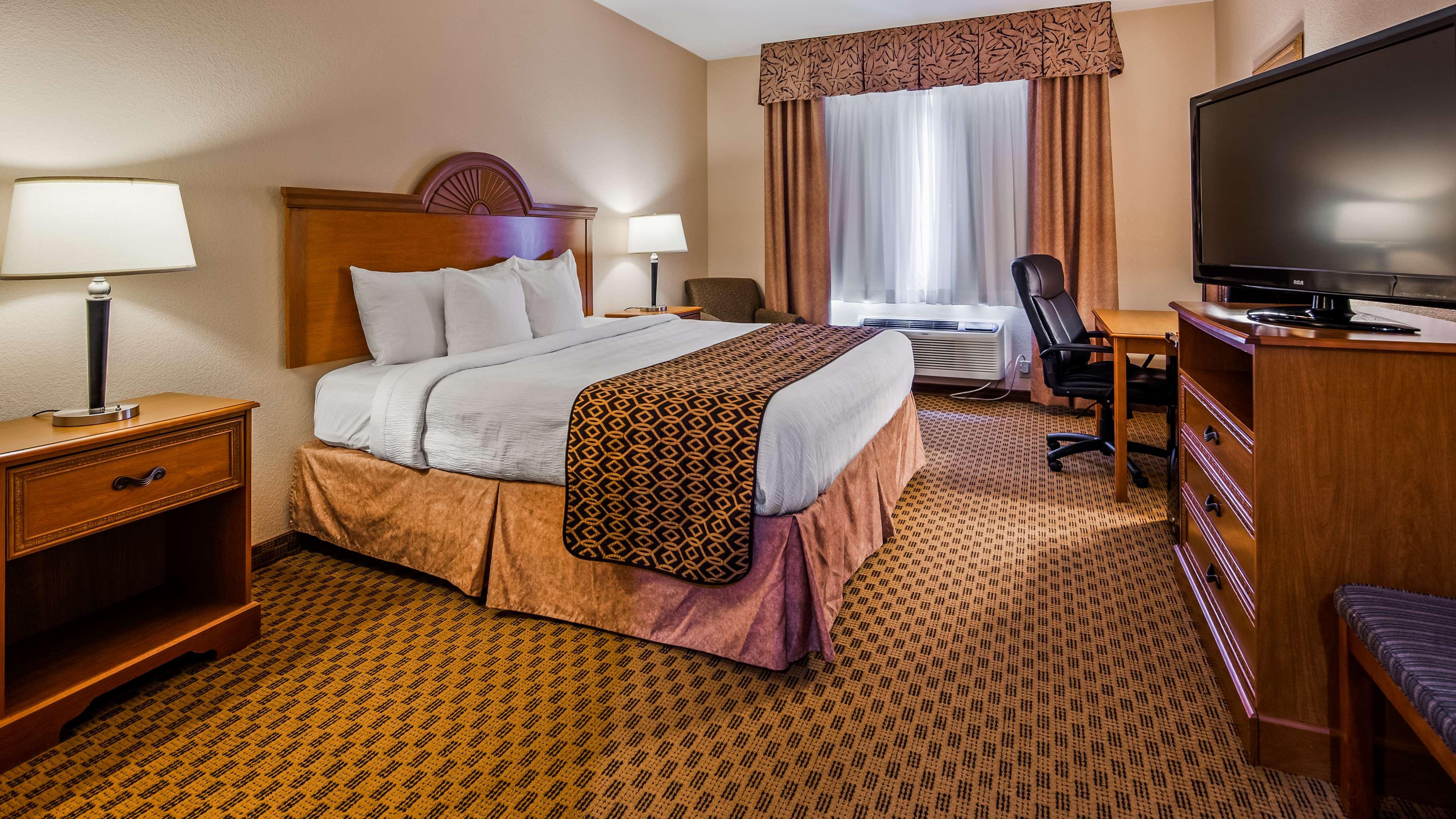 Best Western South Plains Inn & Suites — photo 5