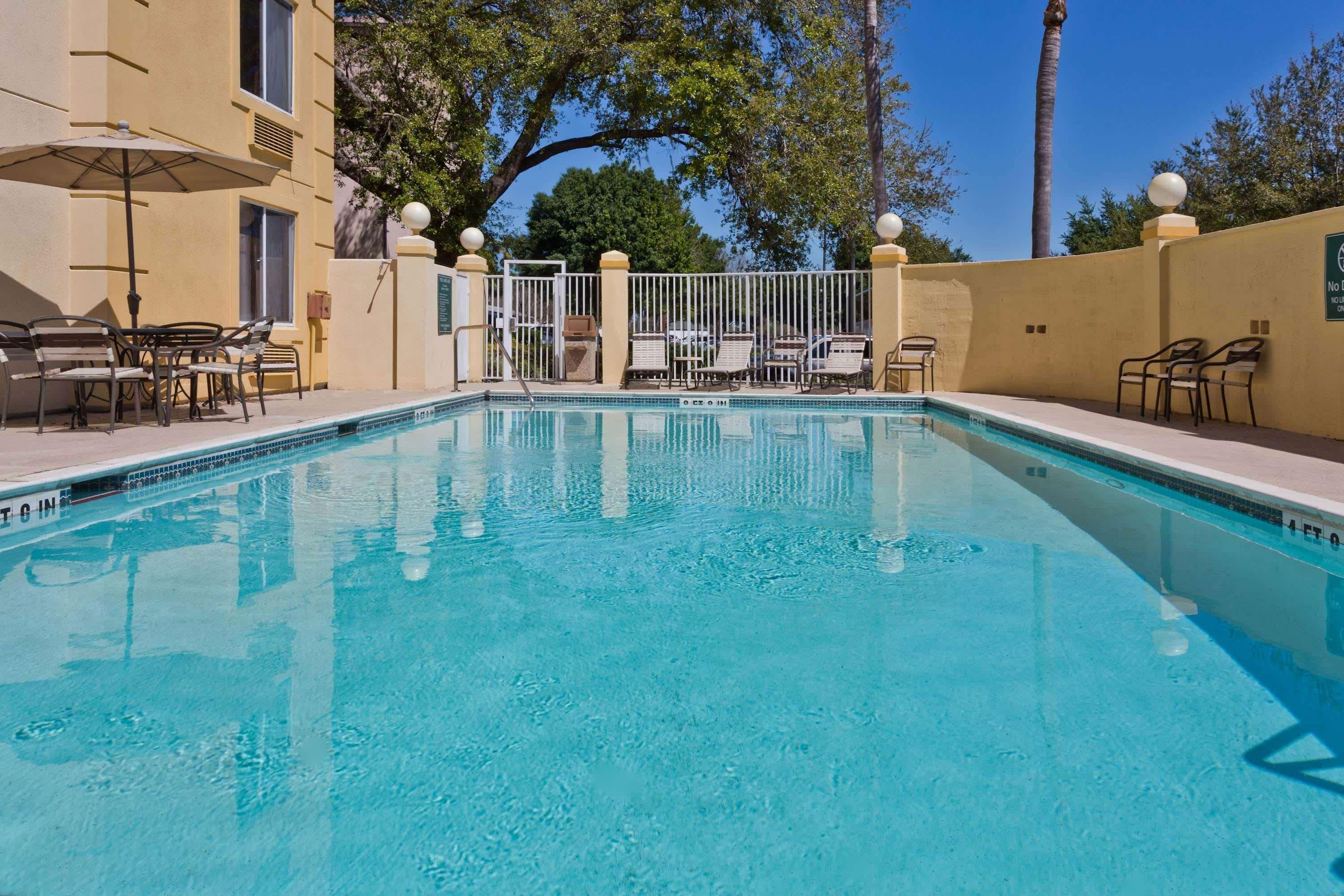La Quinta Inn & Suites by Wyndham Lakeland East — photo 5
