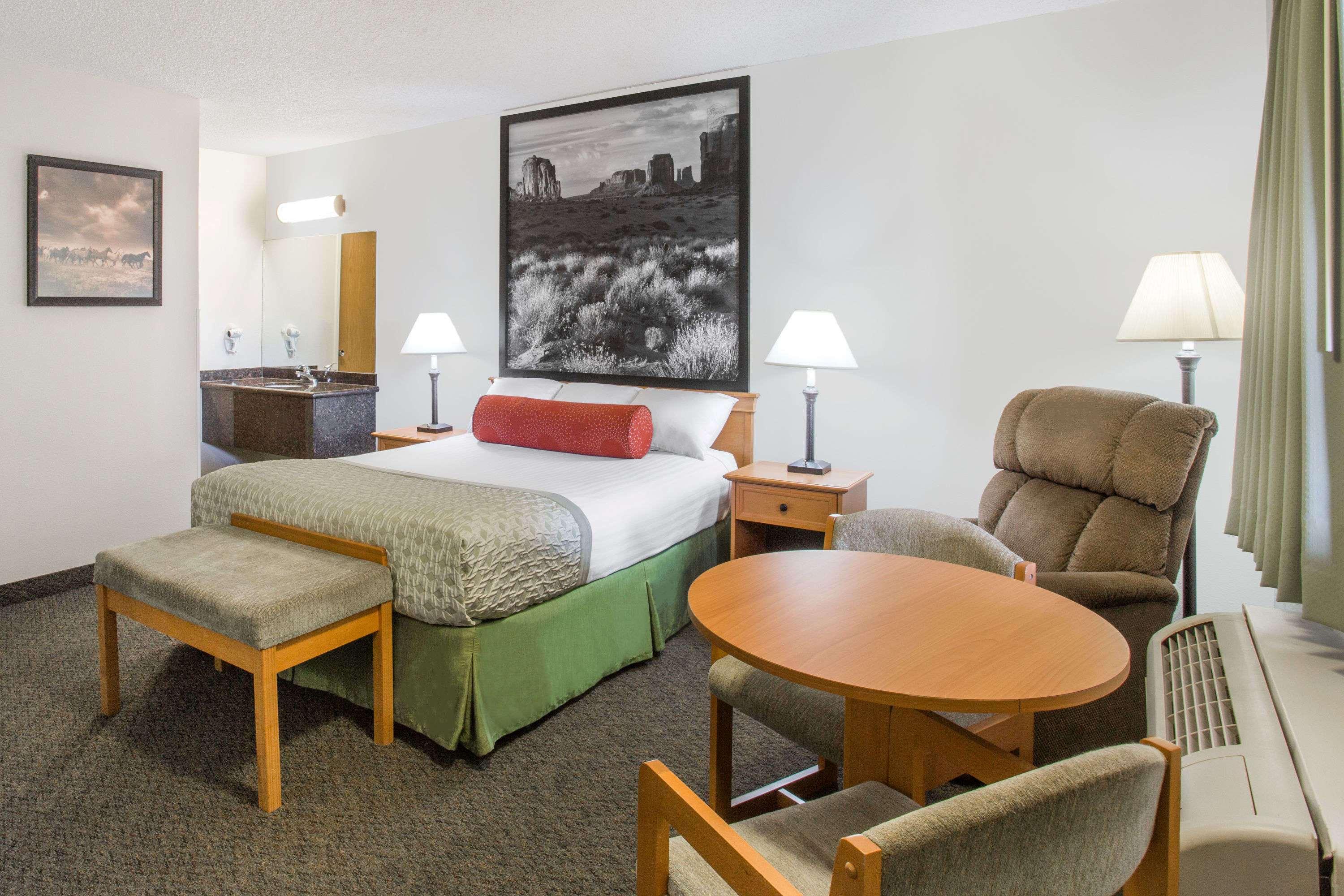 Super 8 by Wyndham Salina/Scenic Hills Area — photo 4
