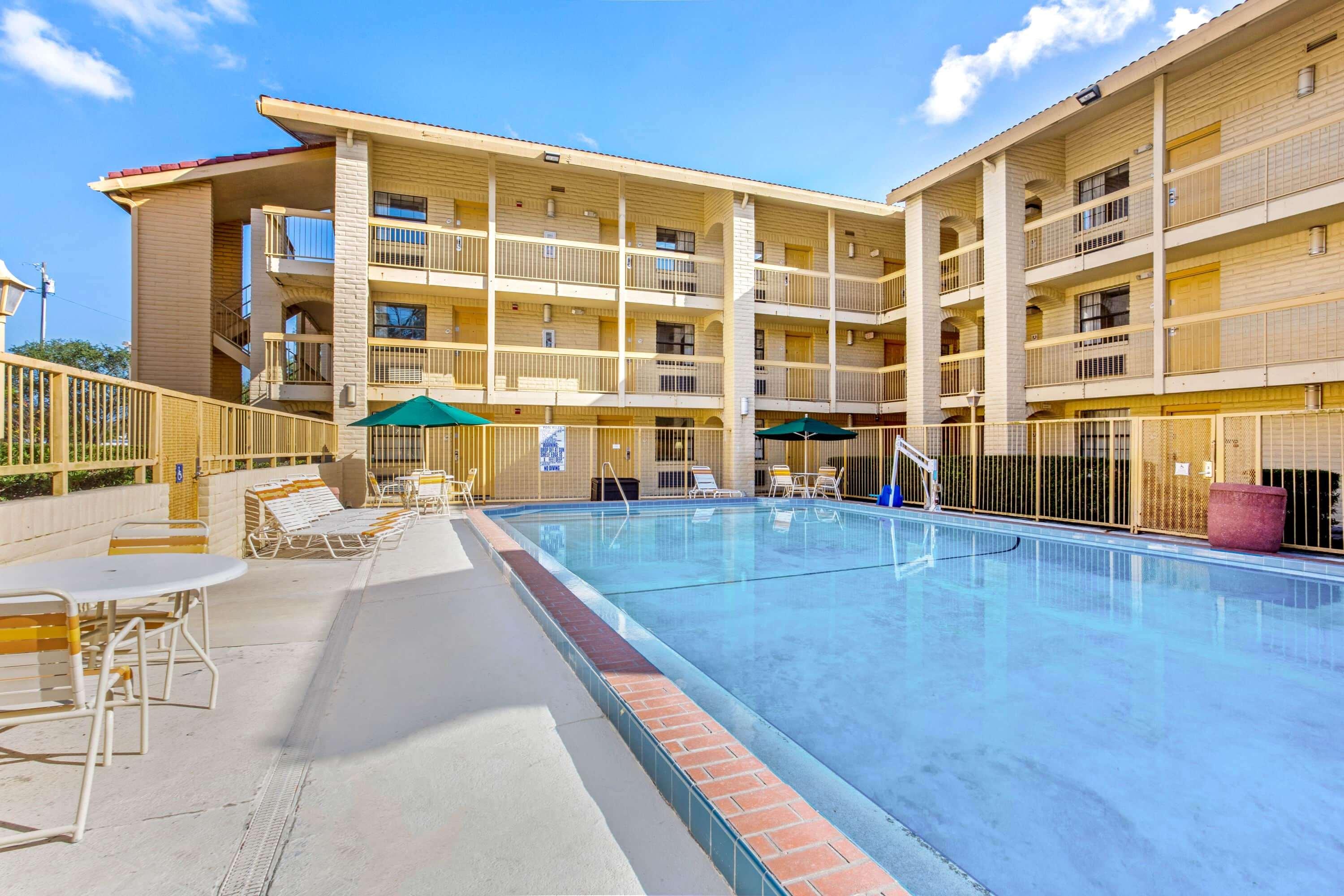La Quinta Inn Tampa Bay Pinellas Park Clearwater — photo 5