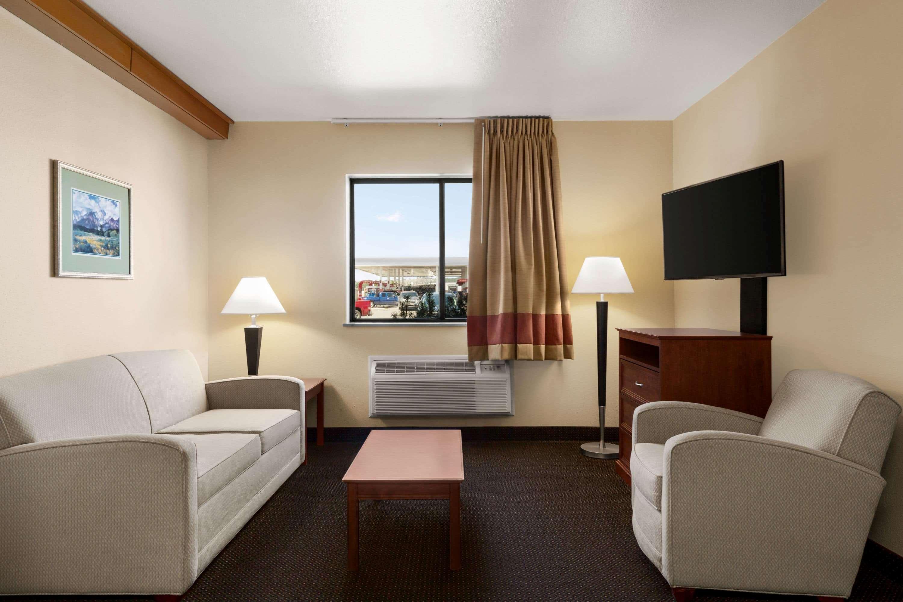 Super 8 by Wyndham Columbus — photo 5