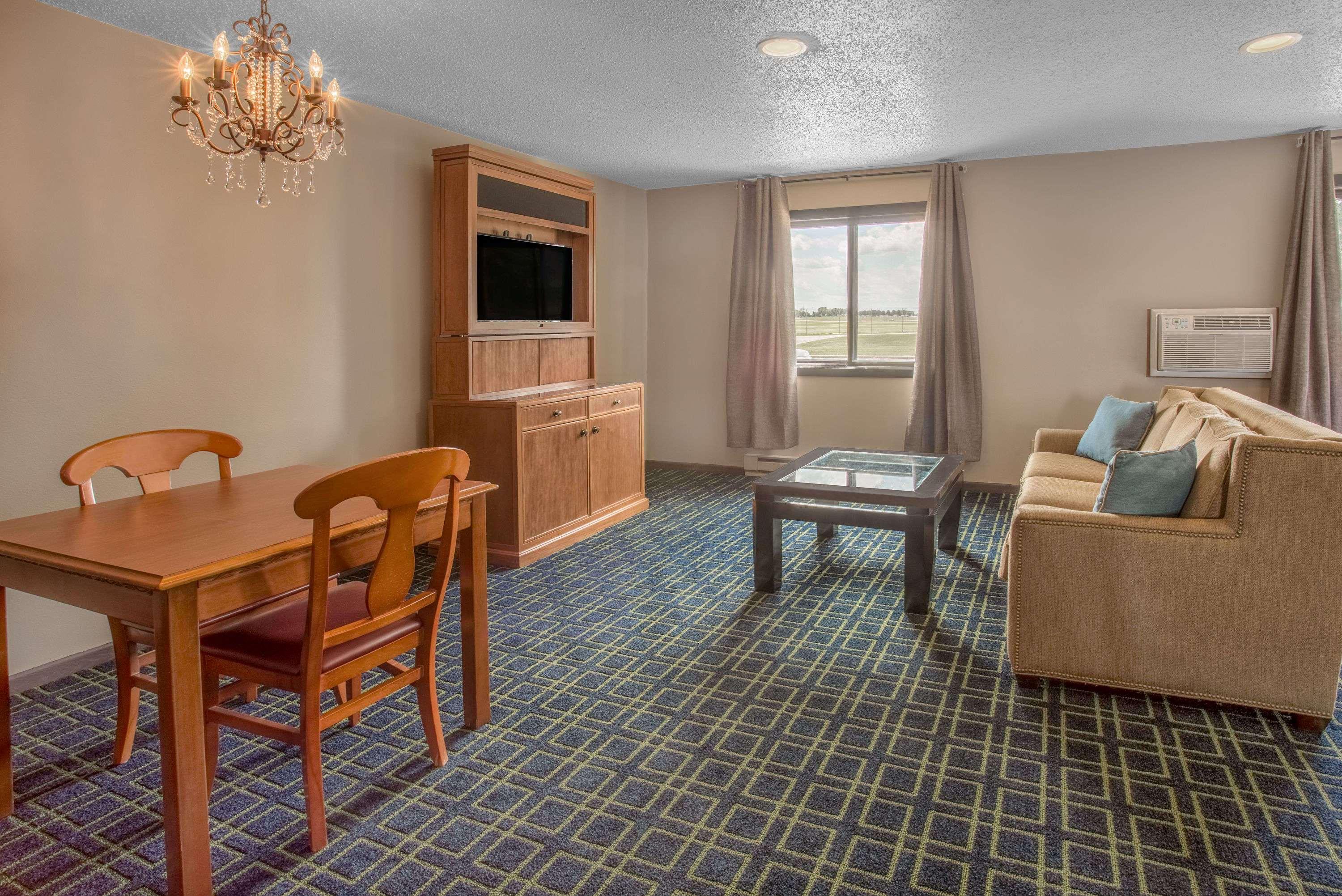 Super 8 by Wyndham Oshkosh Airport — photo 5