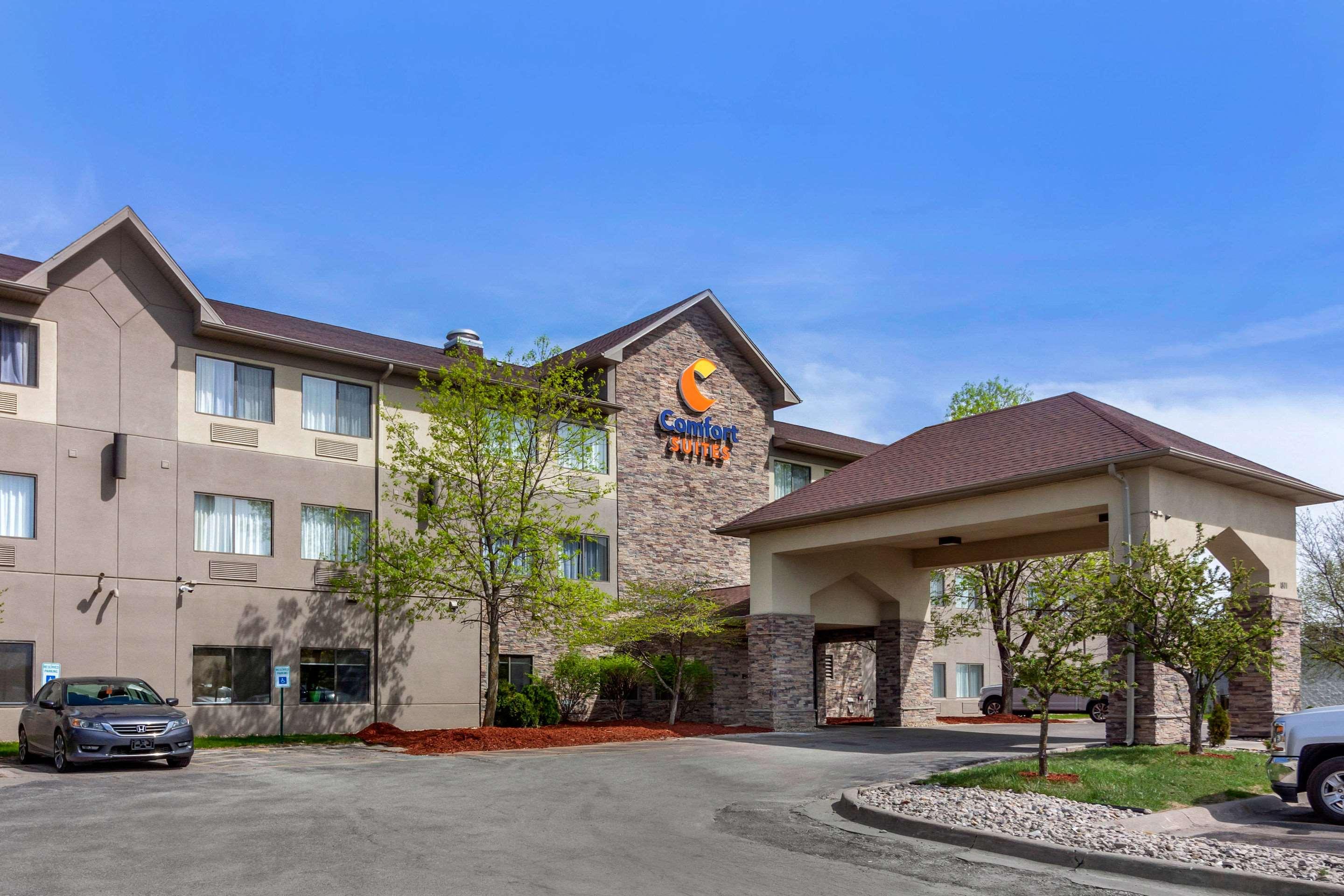 Comfort Suites — photo 3