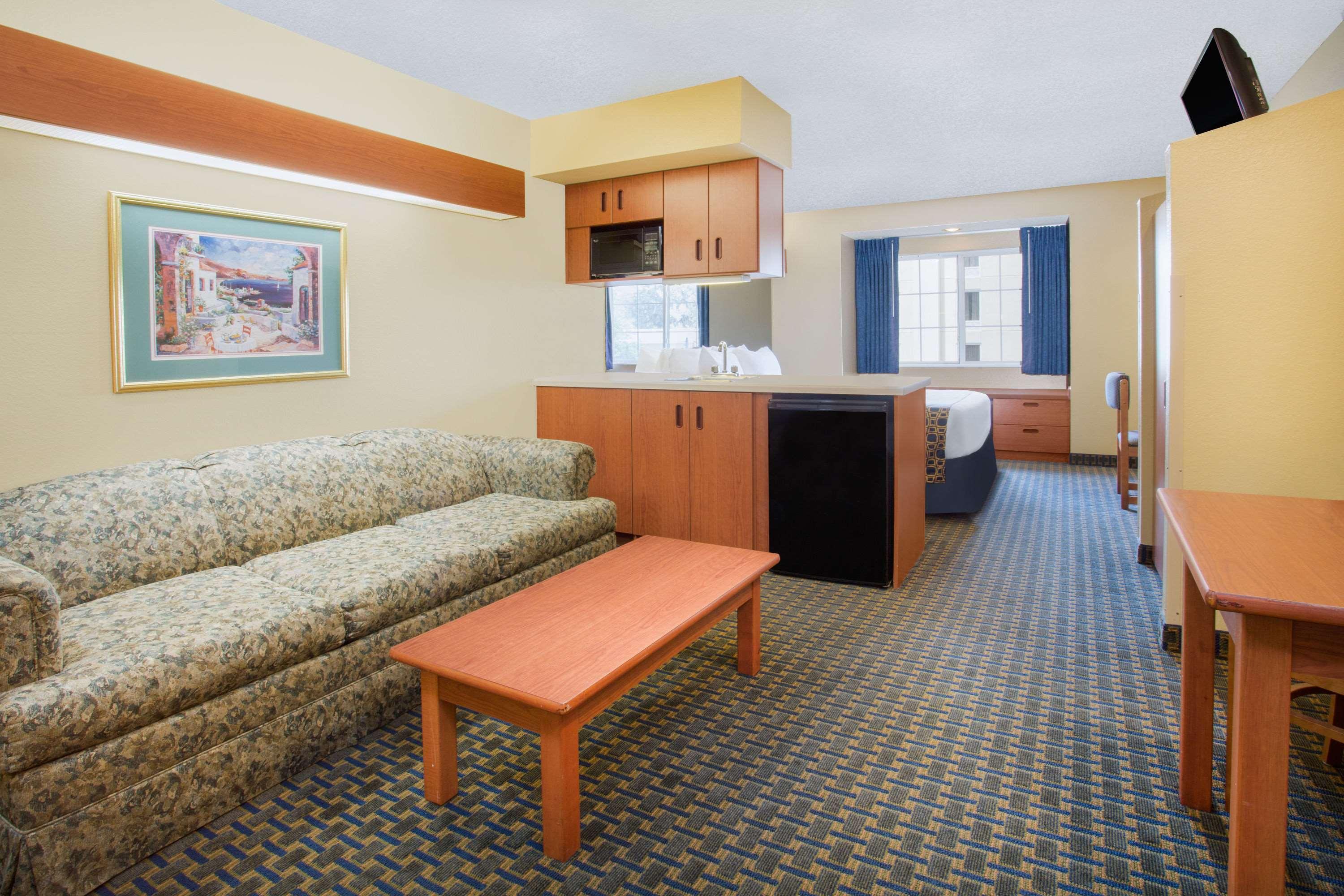 Microtel Inn & Suites by Wyndham Leesburg/Mt Dora — photo 5