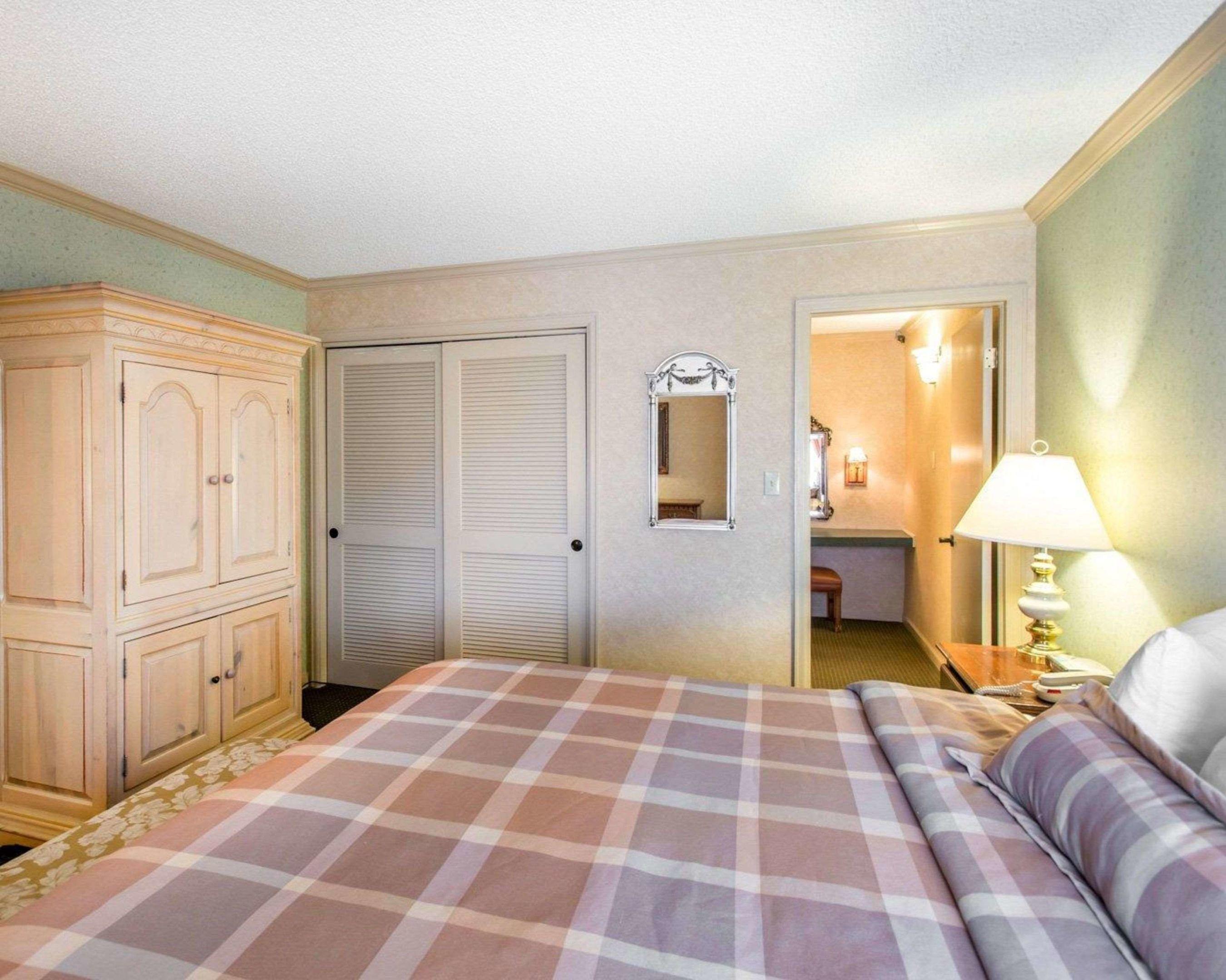 Rodeway Inn & Suites — photo 5