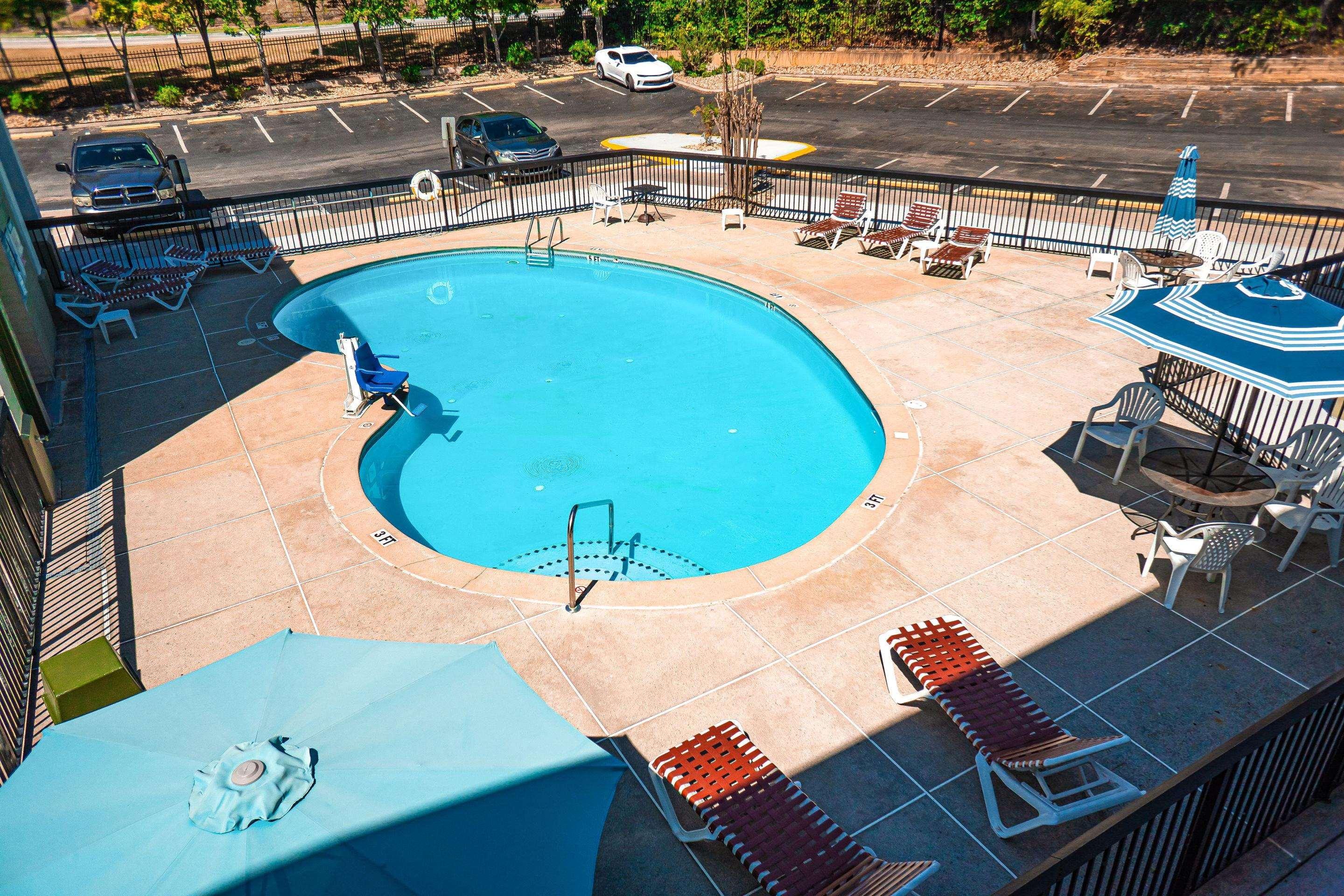 Quality Inn & Suites at Six Flags — photo 3