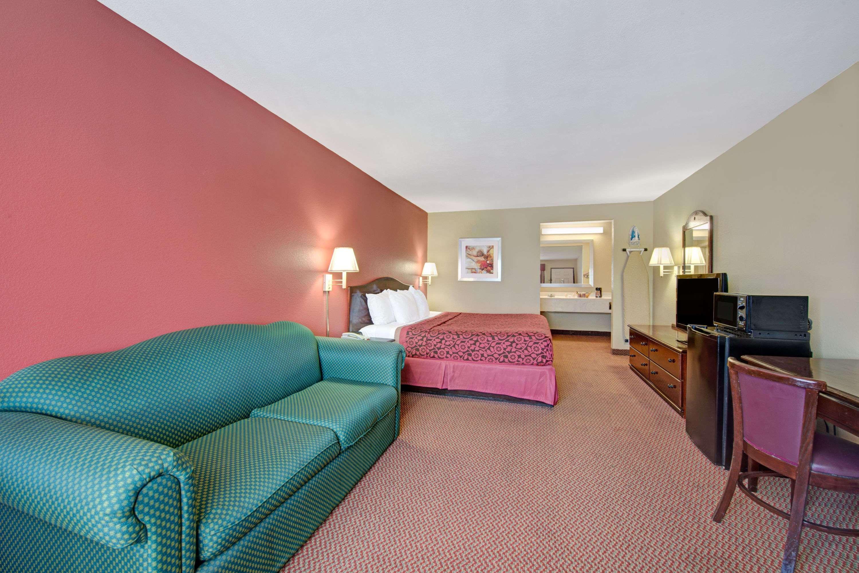 Days Inn by Wyndham San Antonio Near Fiesta Park — photo 5