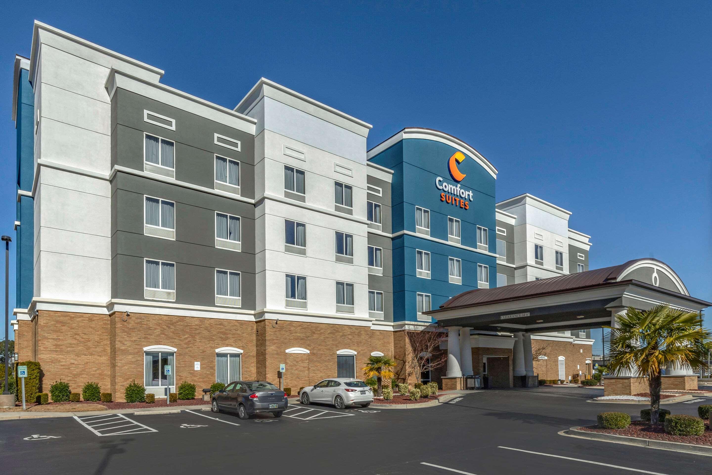 Comfort Suites — photo 3