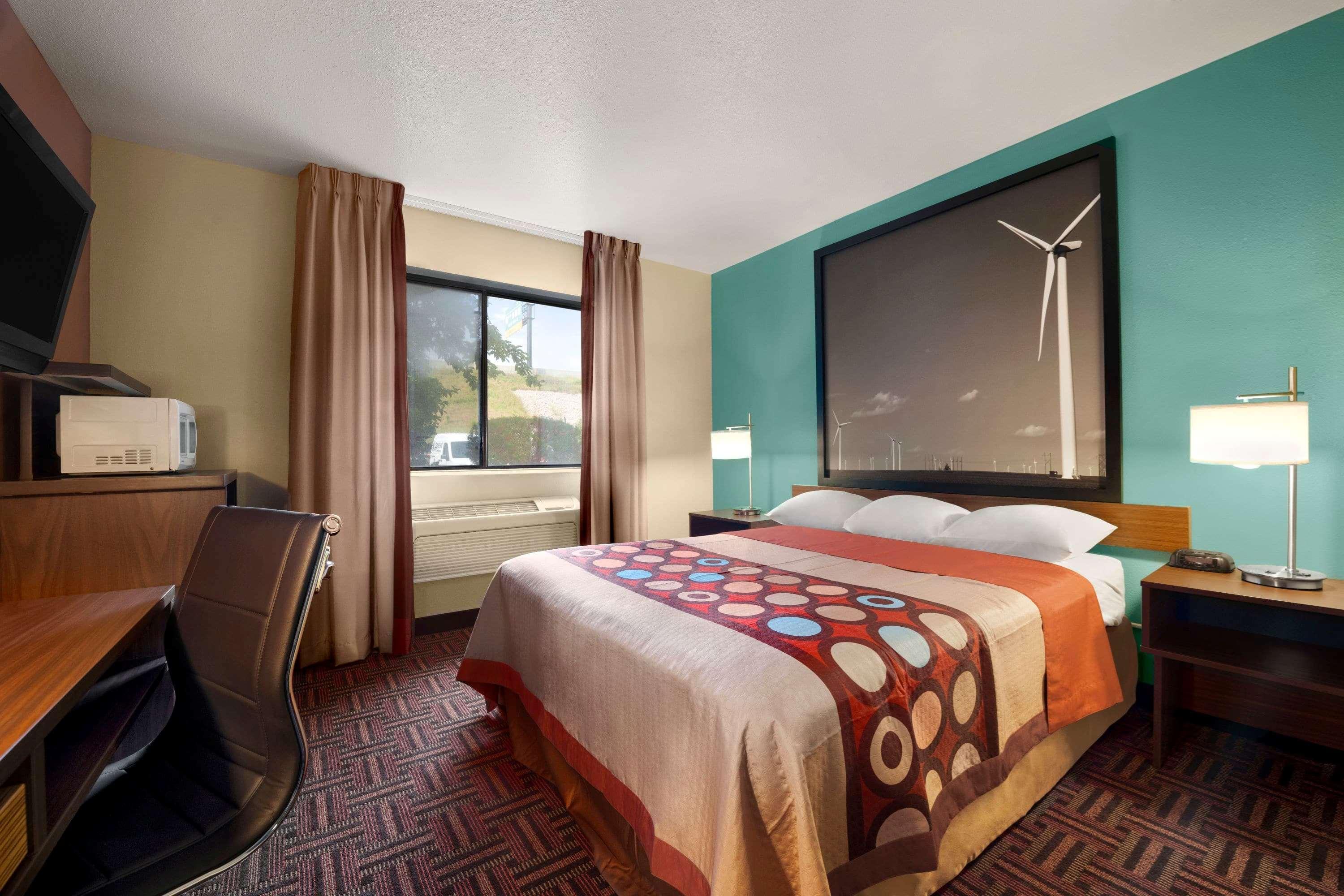 Super 8 by Wyndham Peoria East — photo 5