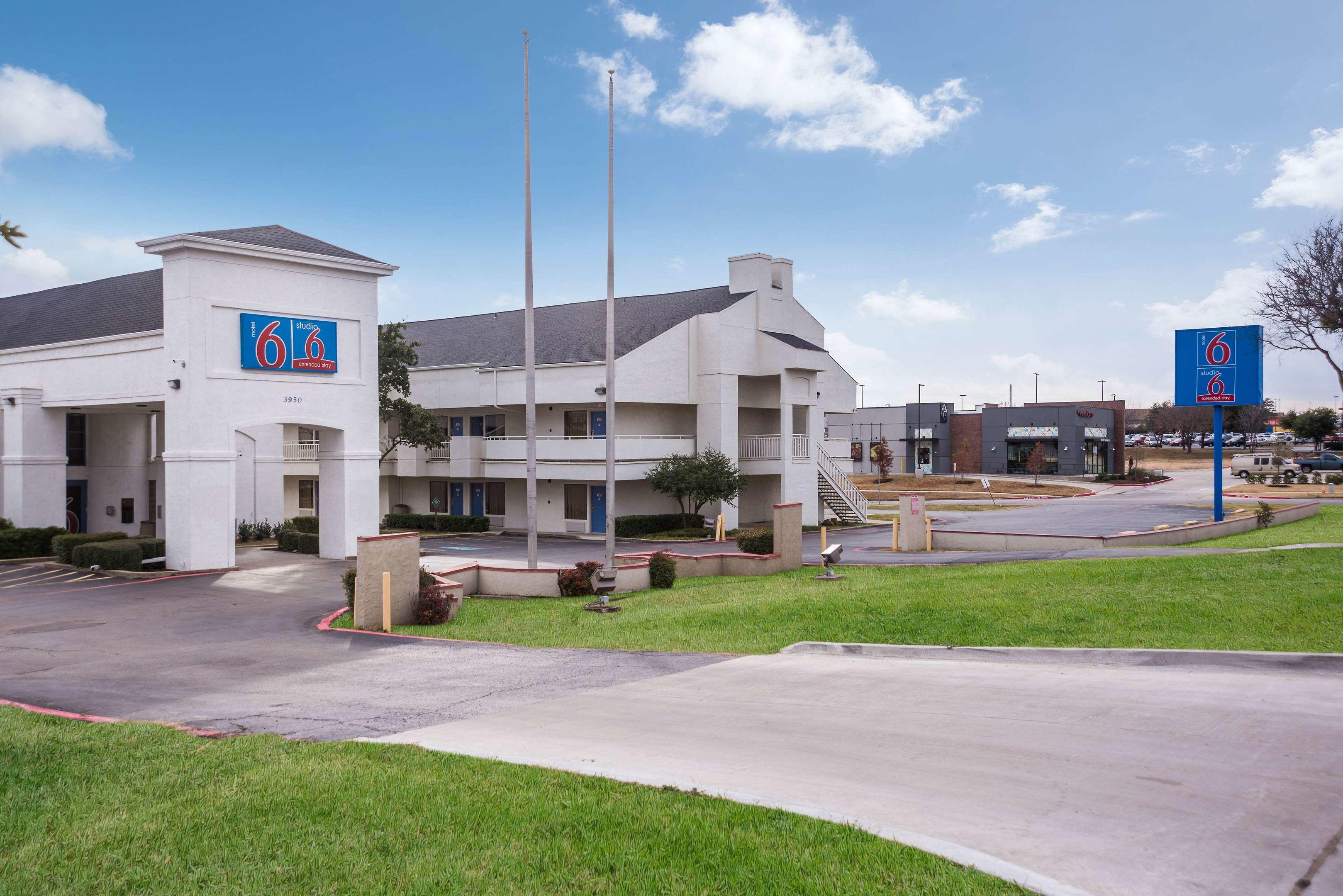 Motel 6 Dallas - Irving DFW Airport East — photo 5