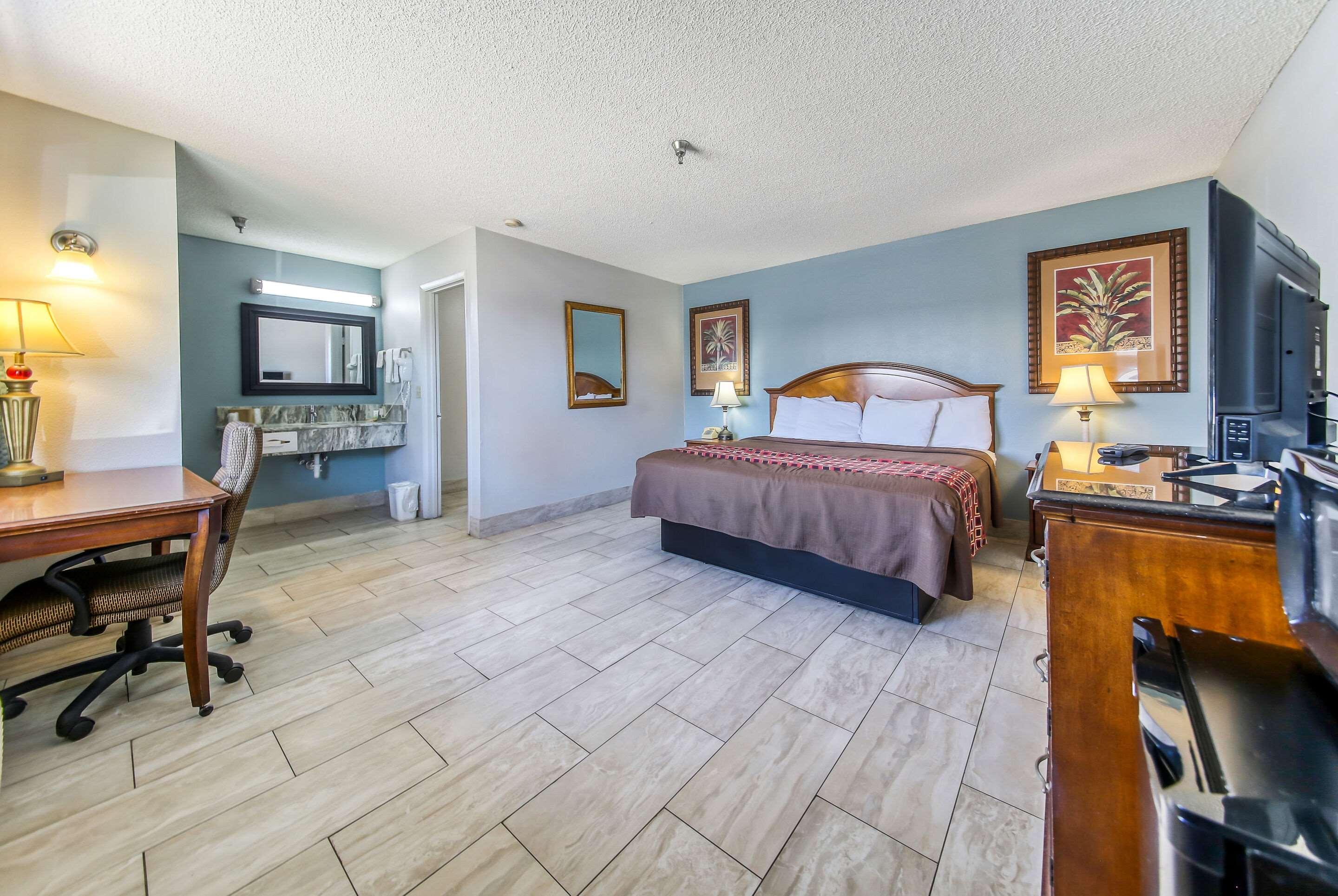 Rodeway Inn & Suites Haines City — photo 5