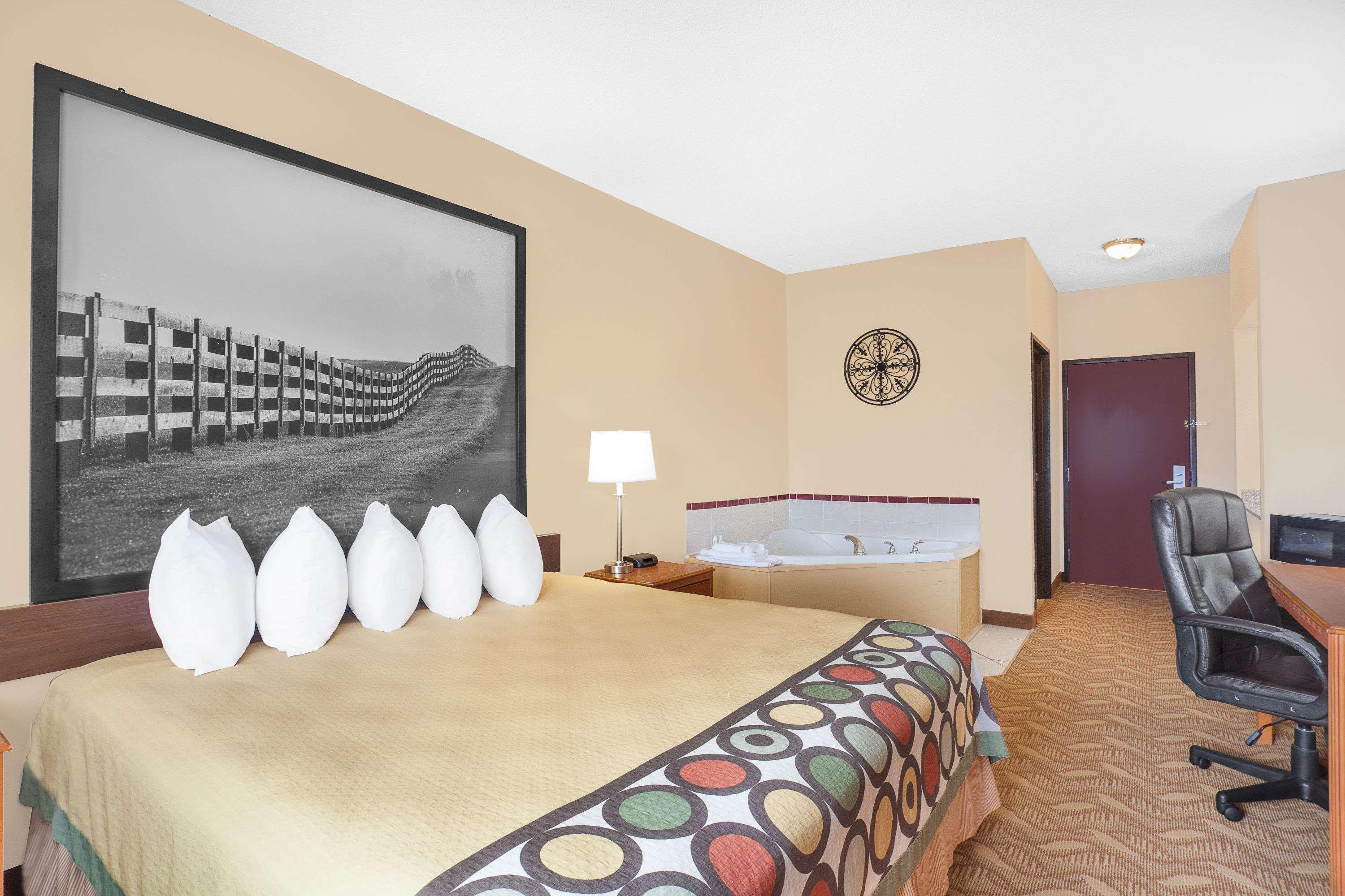 Super 8 by Wyndham Central City — photo 5