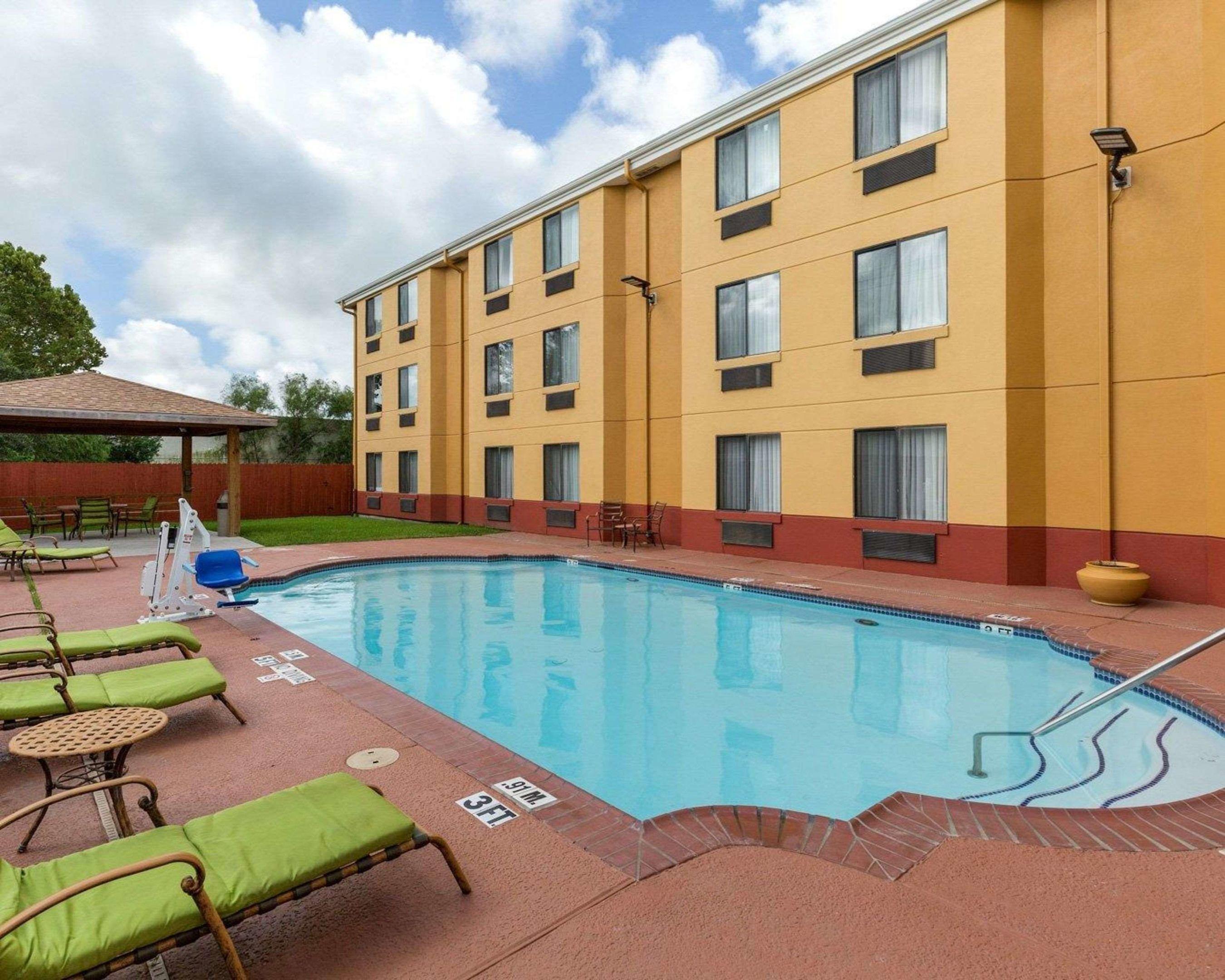 Quality Inn Baytown near Houston Raceway Park — photo 5