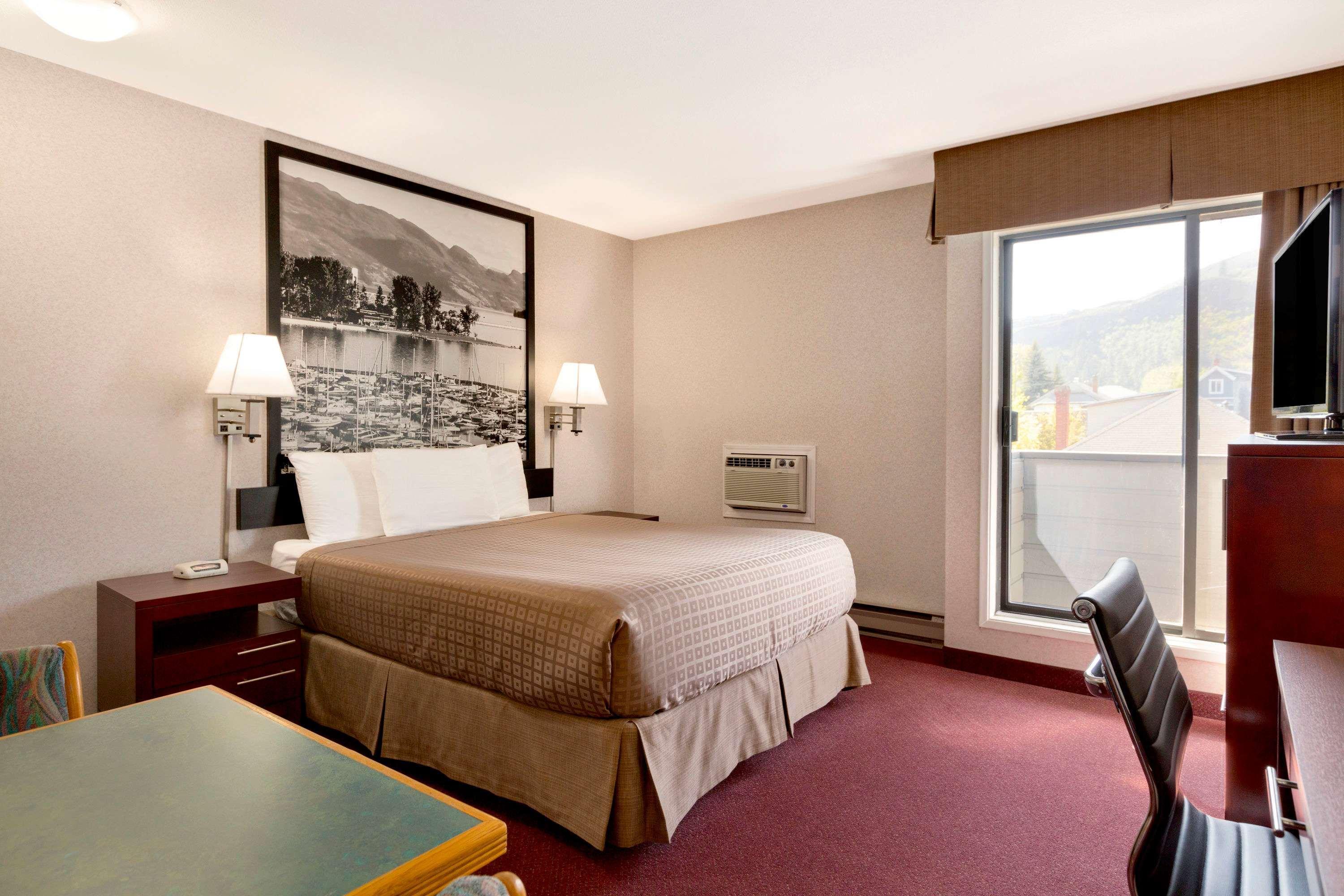 Super 8 by Wyndham Vernon BC — photo 4
