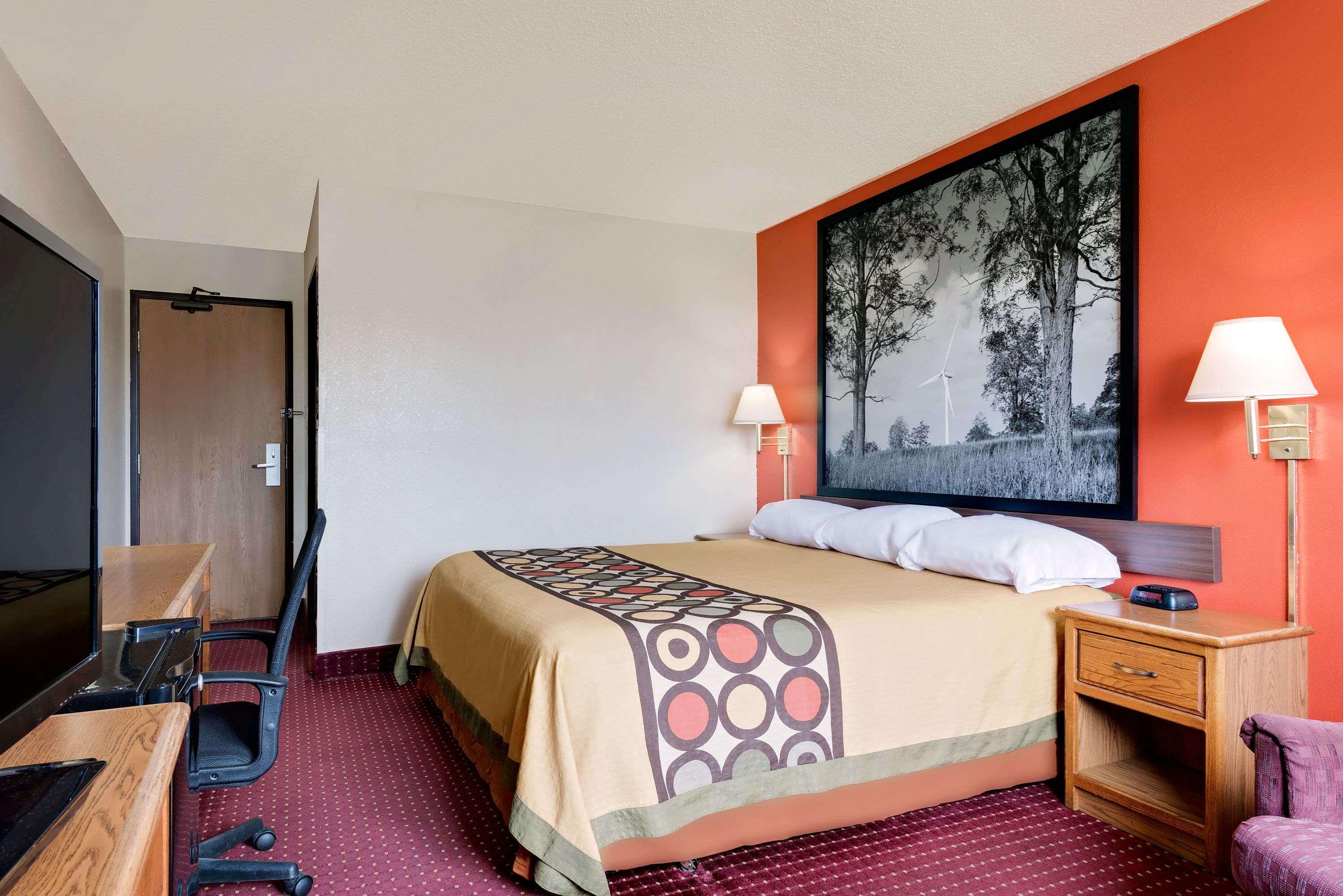 Super 8 by Wyndham Martinsburg — photo 4