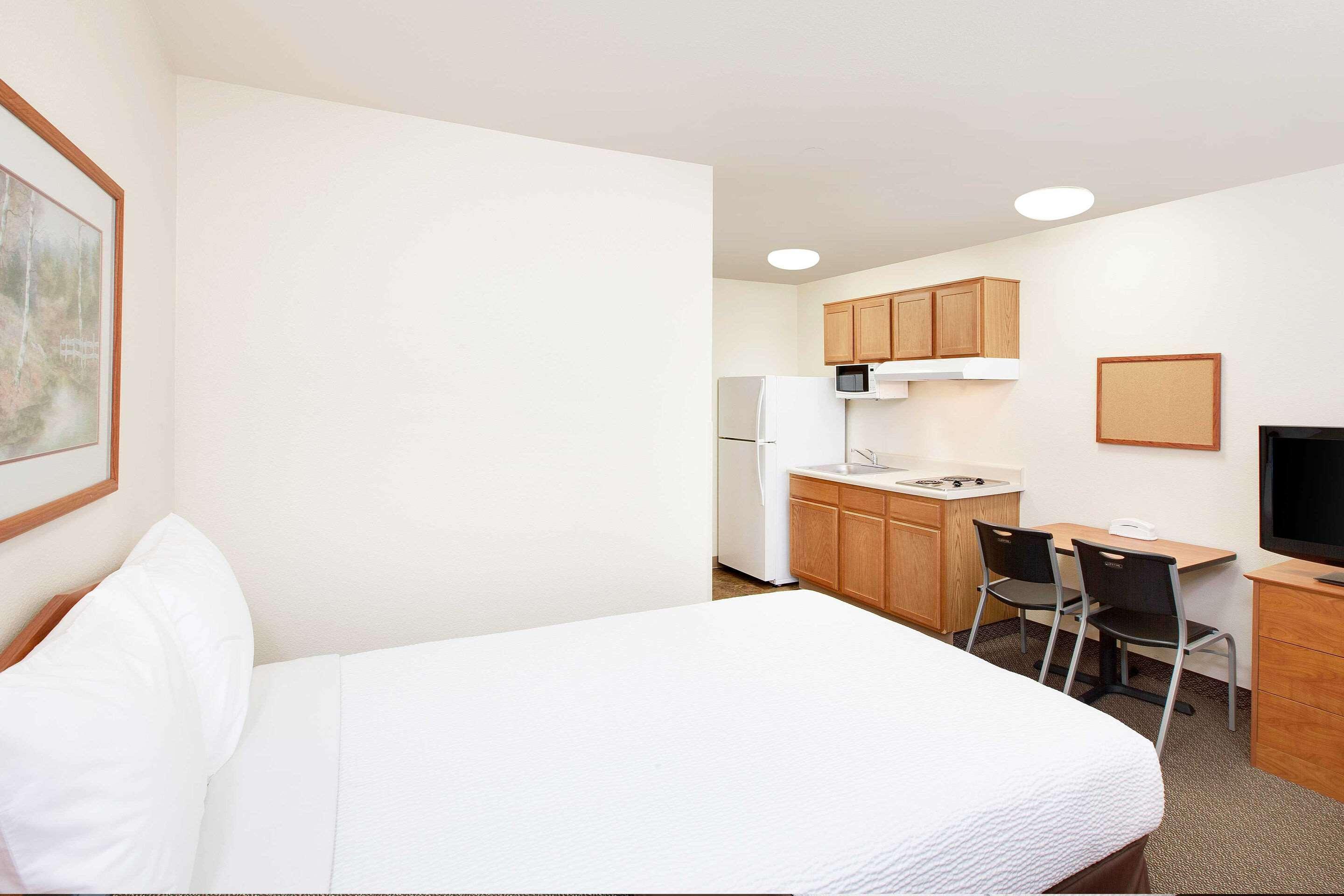 WoodSpring Suites Conroe — photo 5